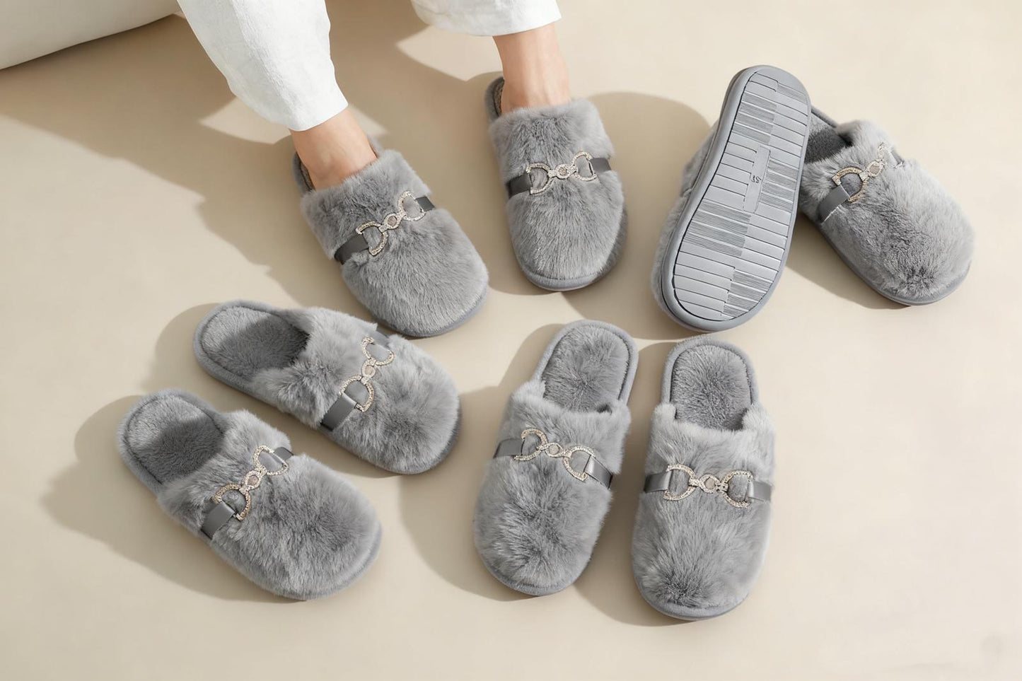 Inniskór með skrauti.