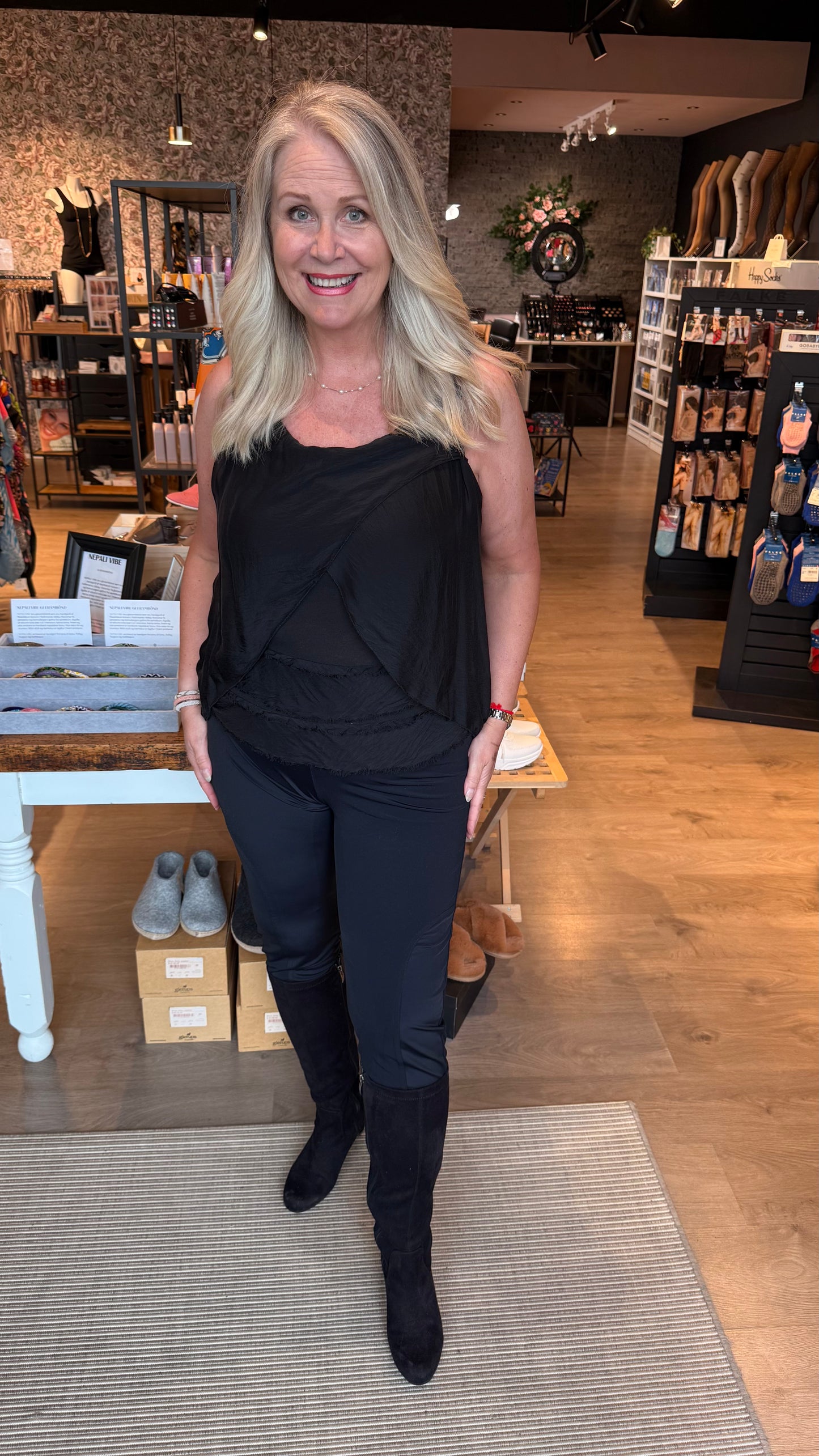 No Name Design - Buxur beinar niður