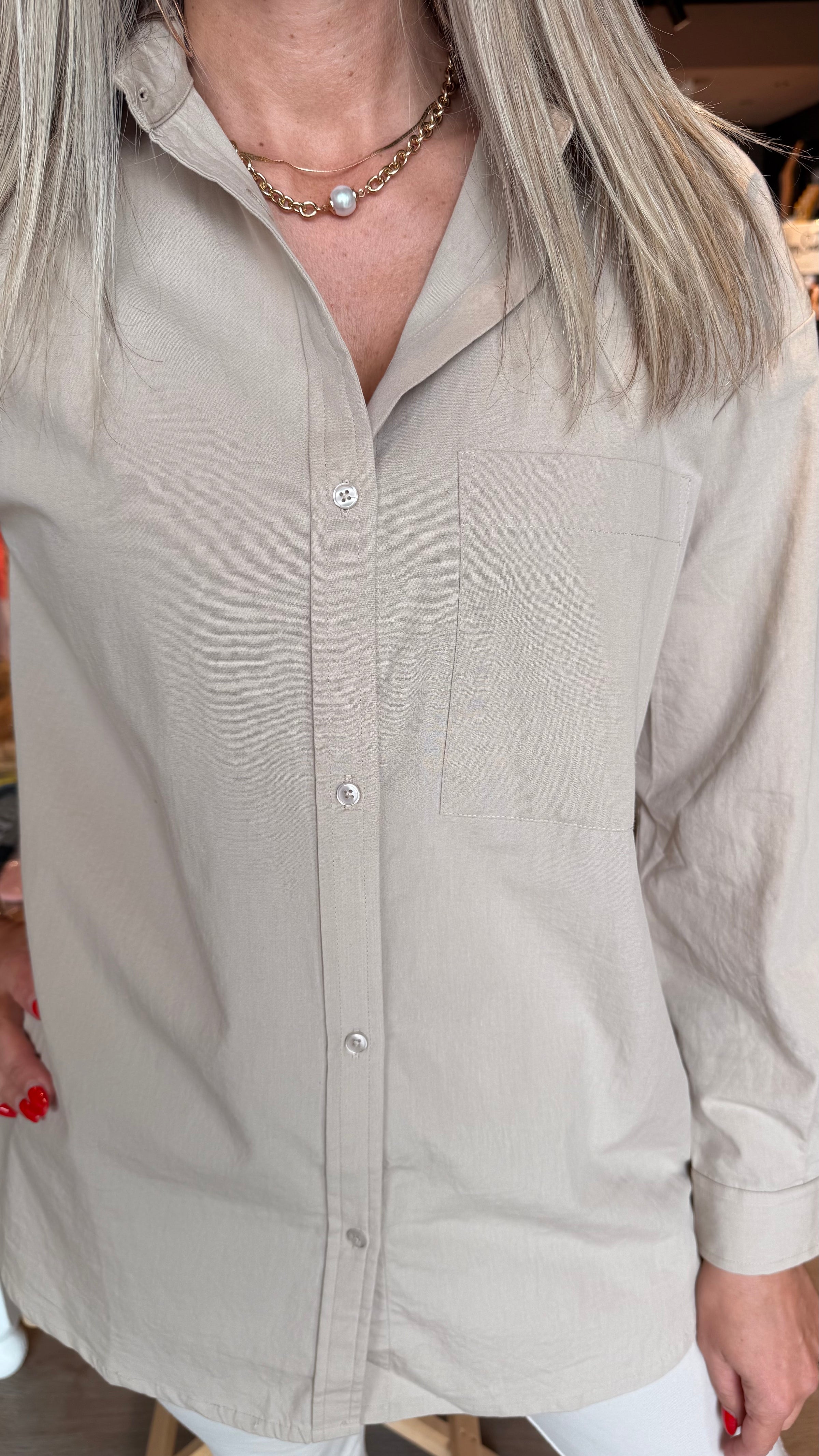 Einlit bómullar skyrta