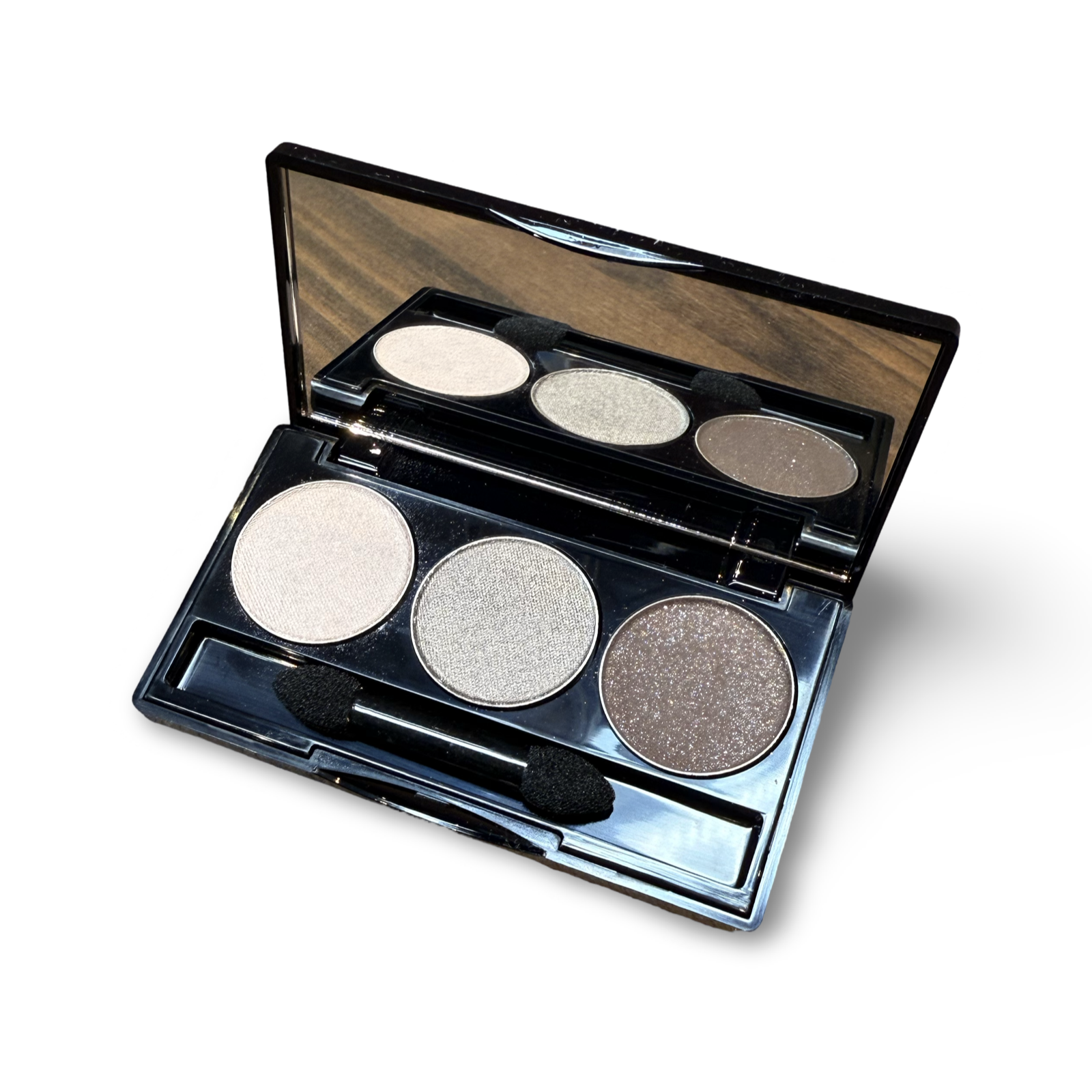 NoName Cosmetics Augnskuggapallettur með þremur augnskuggum