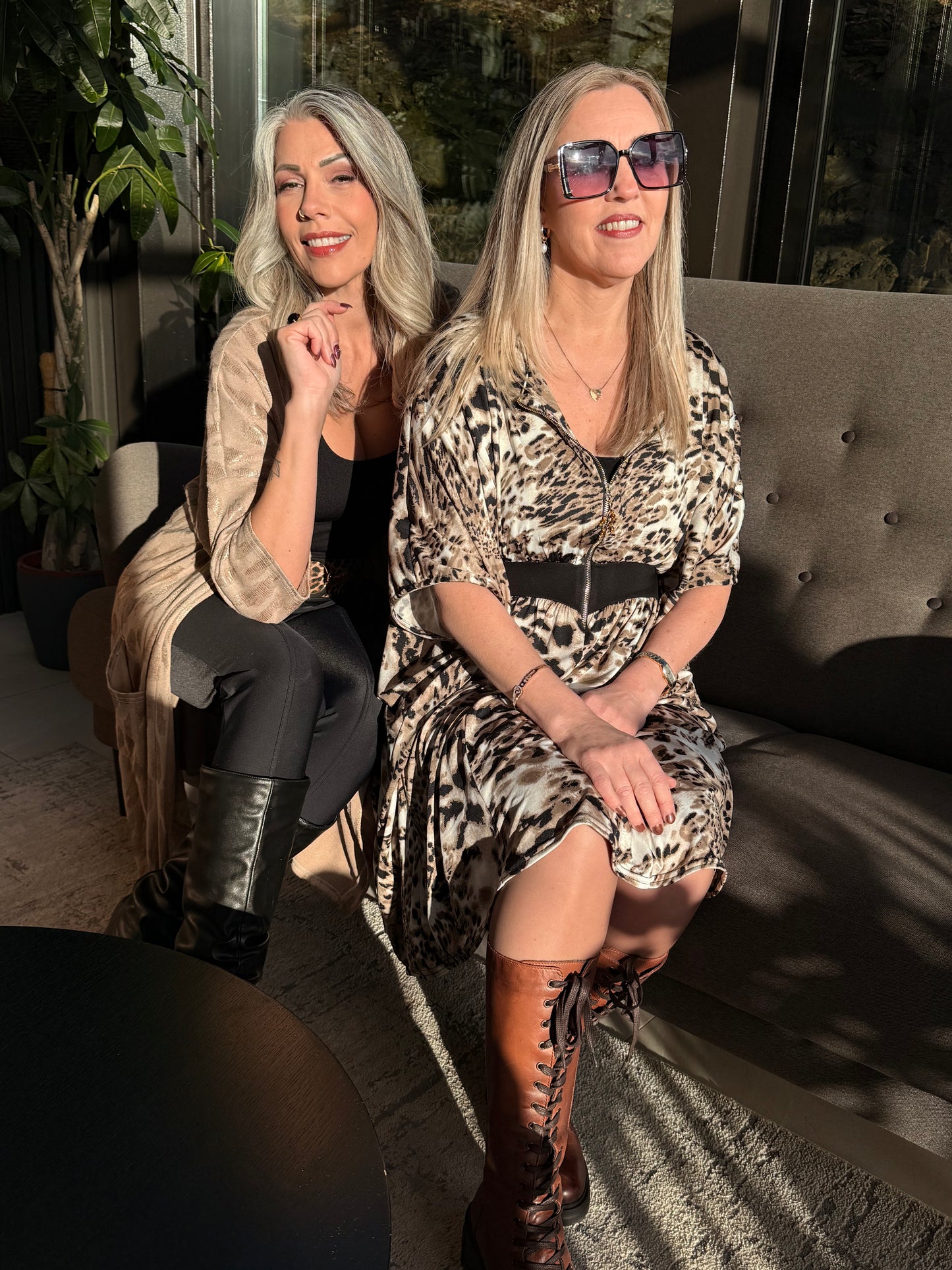 Mömmu kjóllinn stuttur brúnn,hvítt og svart dýramunstur