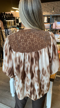 Sparileg brúntóna skyrta