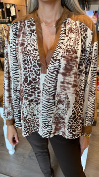 Glæsileg brúntóna  skyrta með vegan rúskinni.