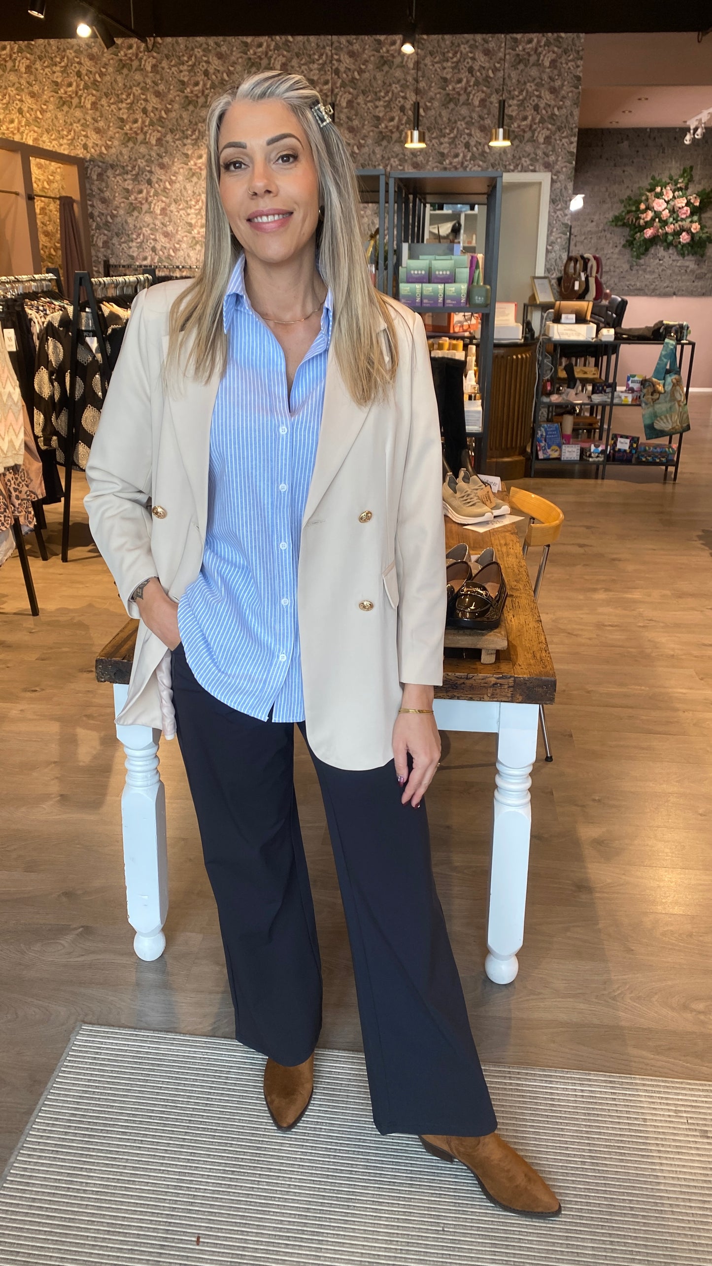 Blazer með gylltum tölum