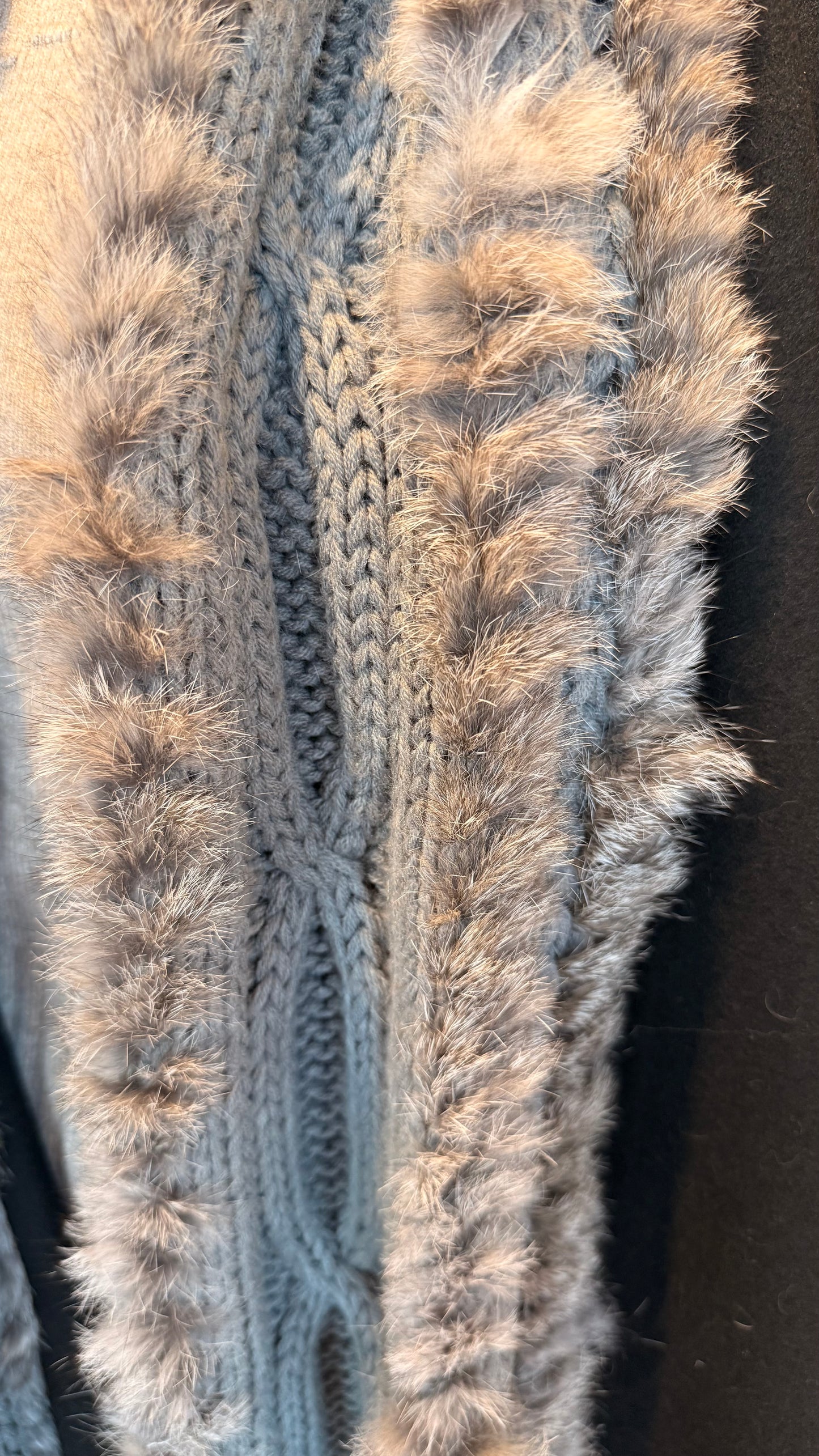 Trefill með ekta feldi