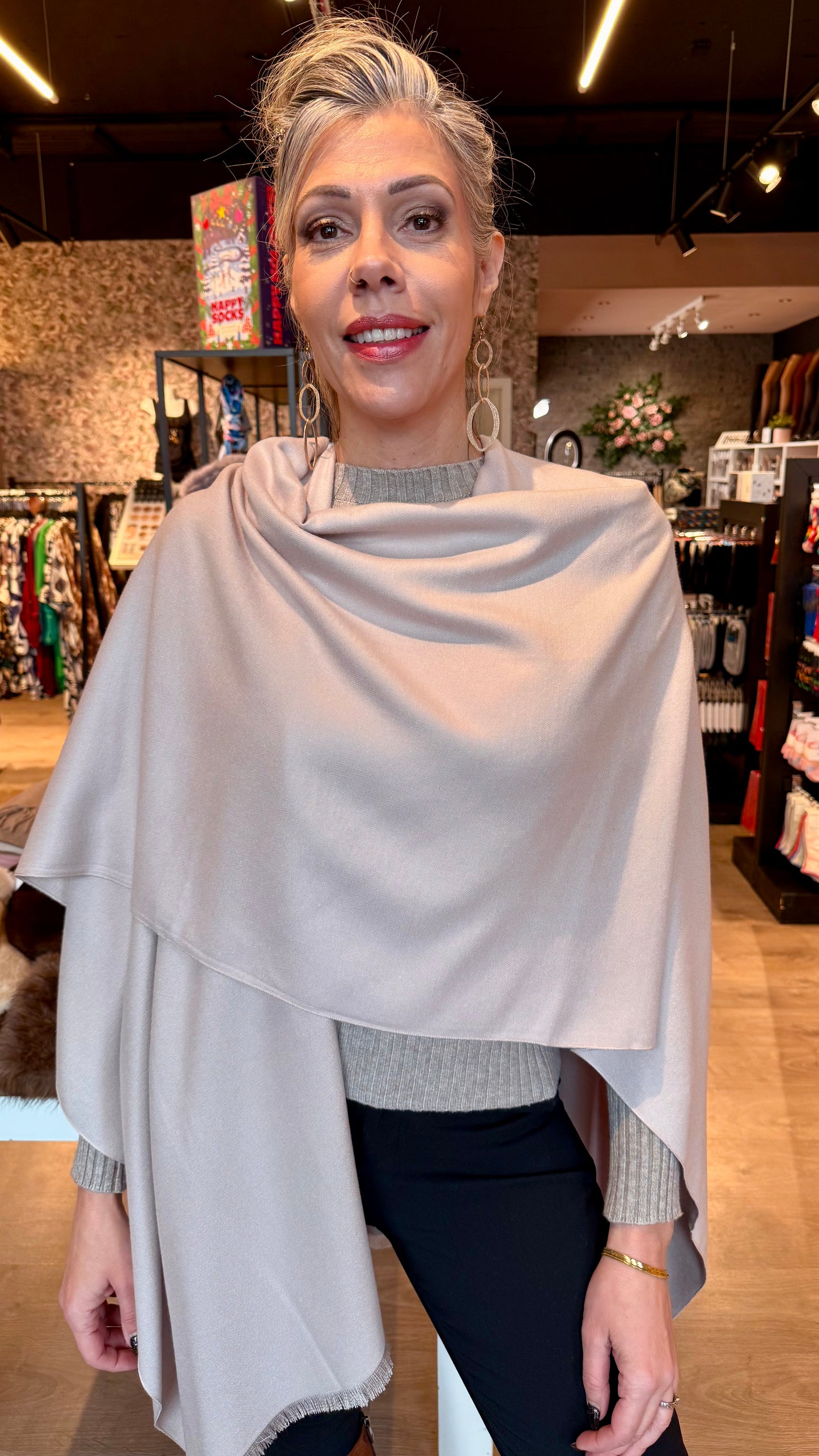 Slá úr silki og ullarblöndu.