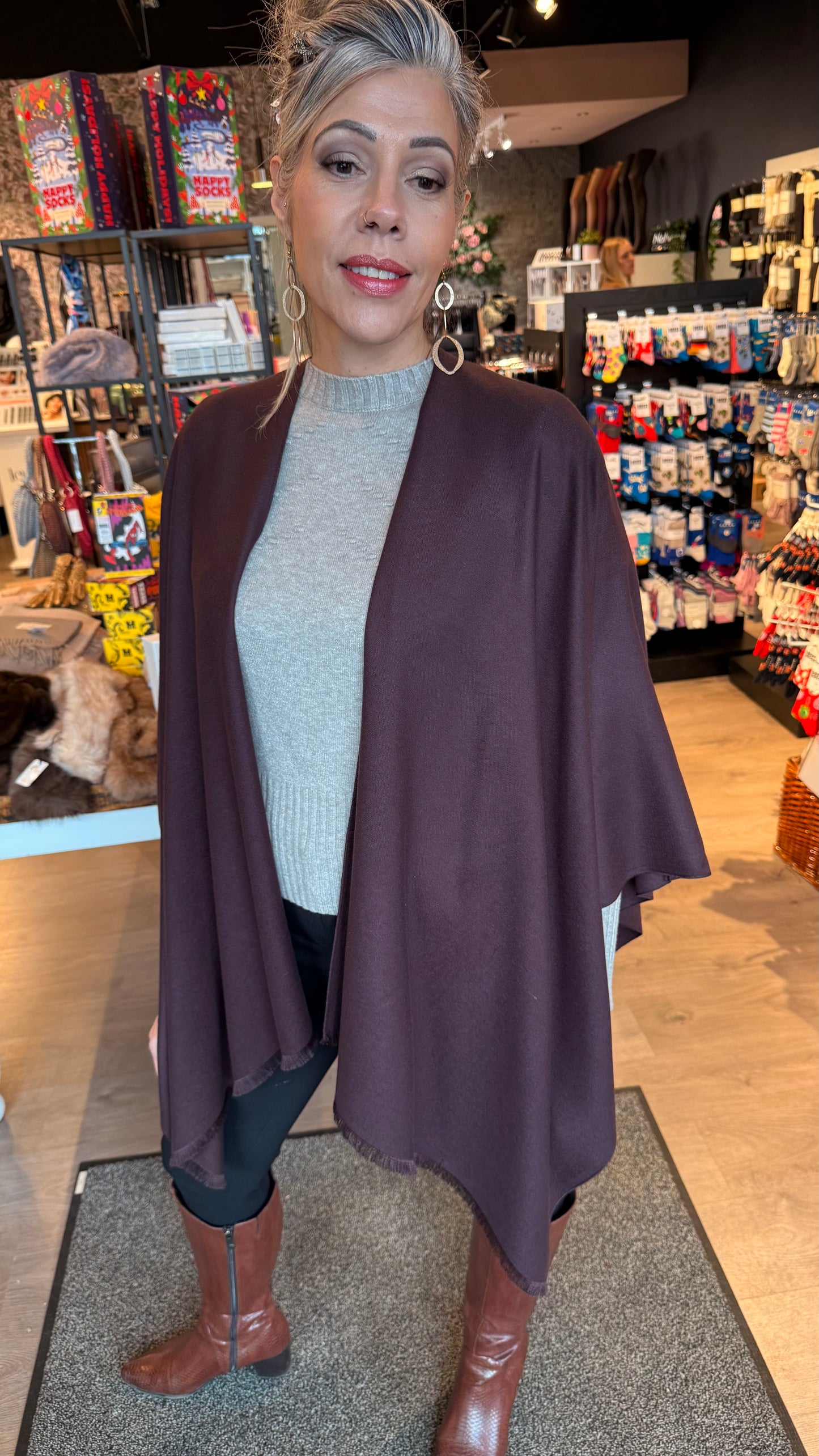 Slá úr silki og ullarblöndu.