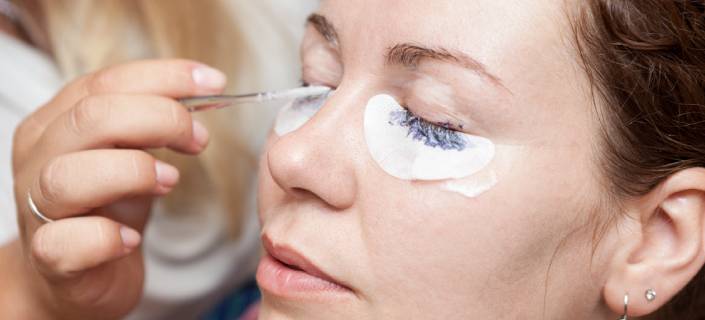 Lita augnhár og augabrúnir með ektalit