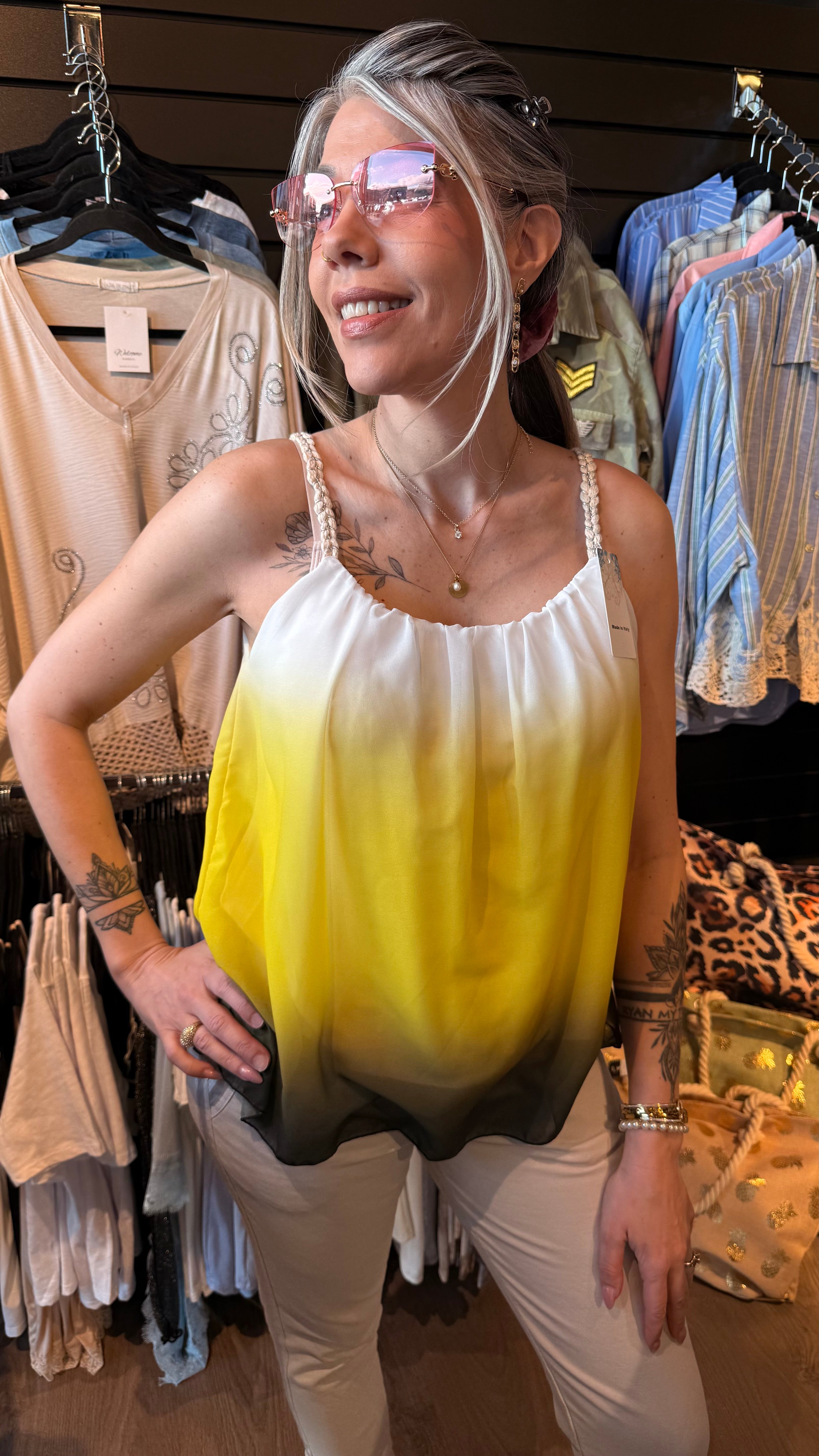 Fallegur bolur með fléttuðum hlýrum