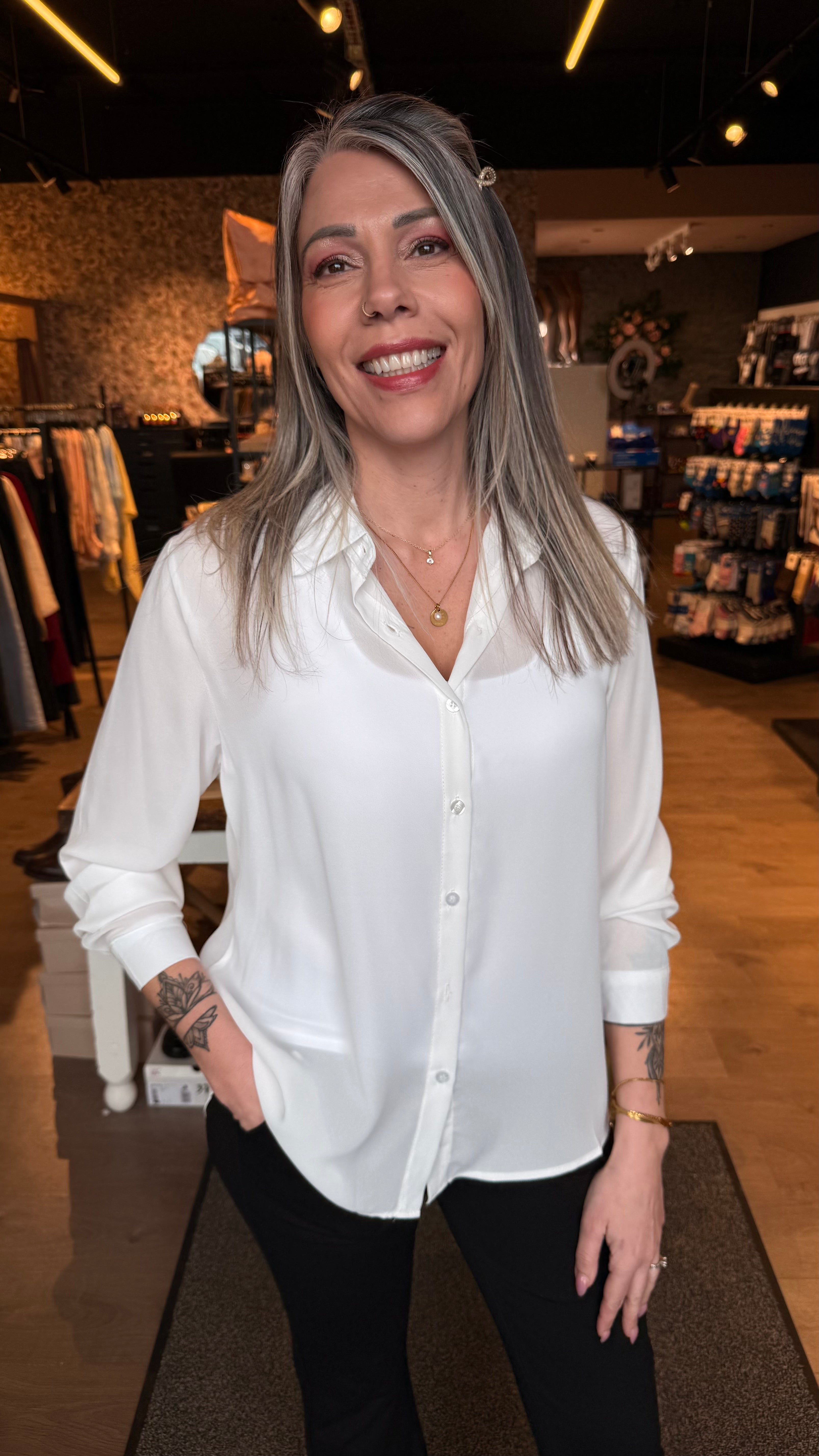 Hvít viscose skyrta