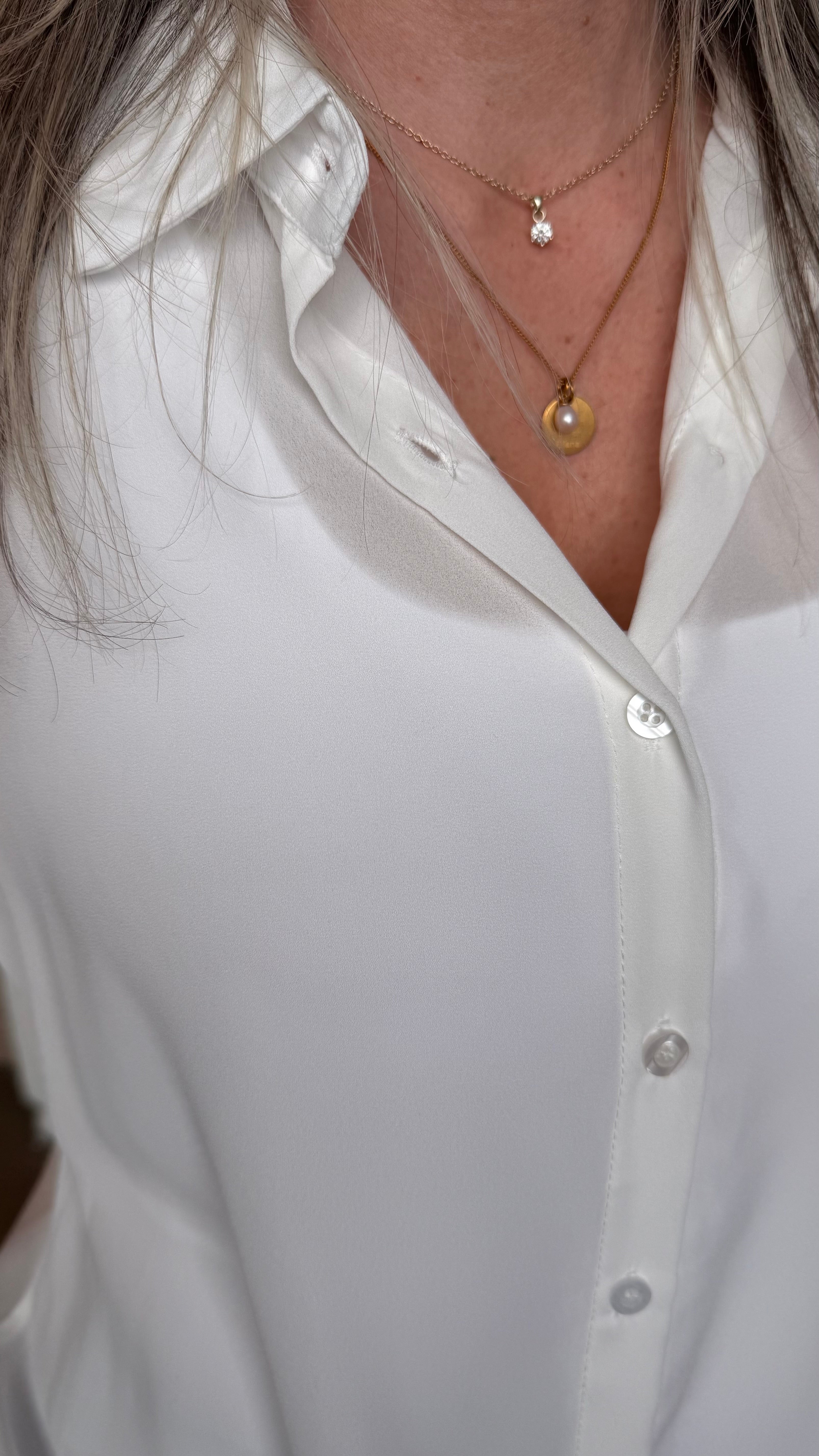 Hvít viscose skyrta