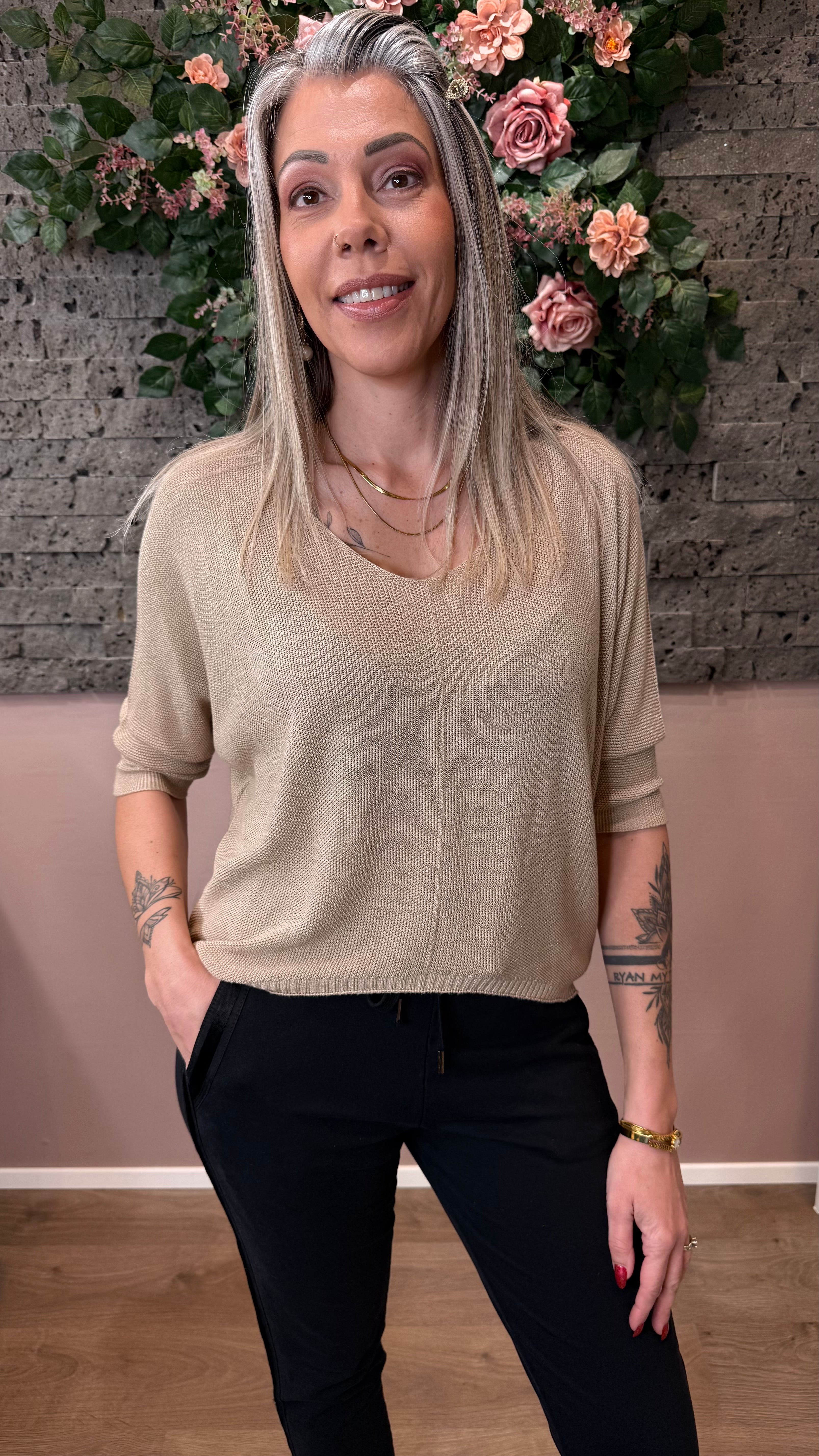 Létt og falleg peysa með glimmeri