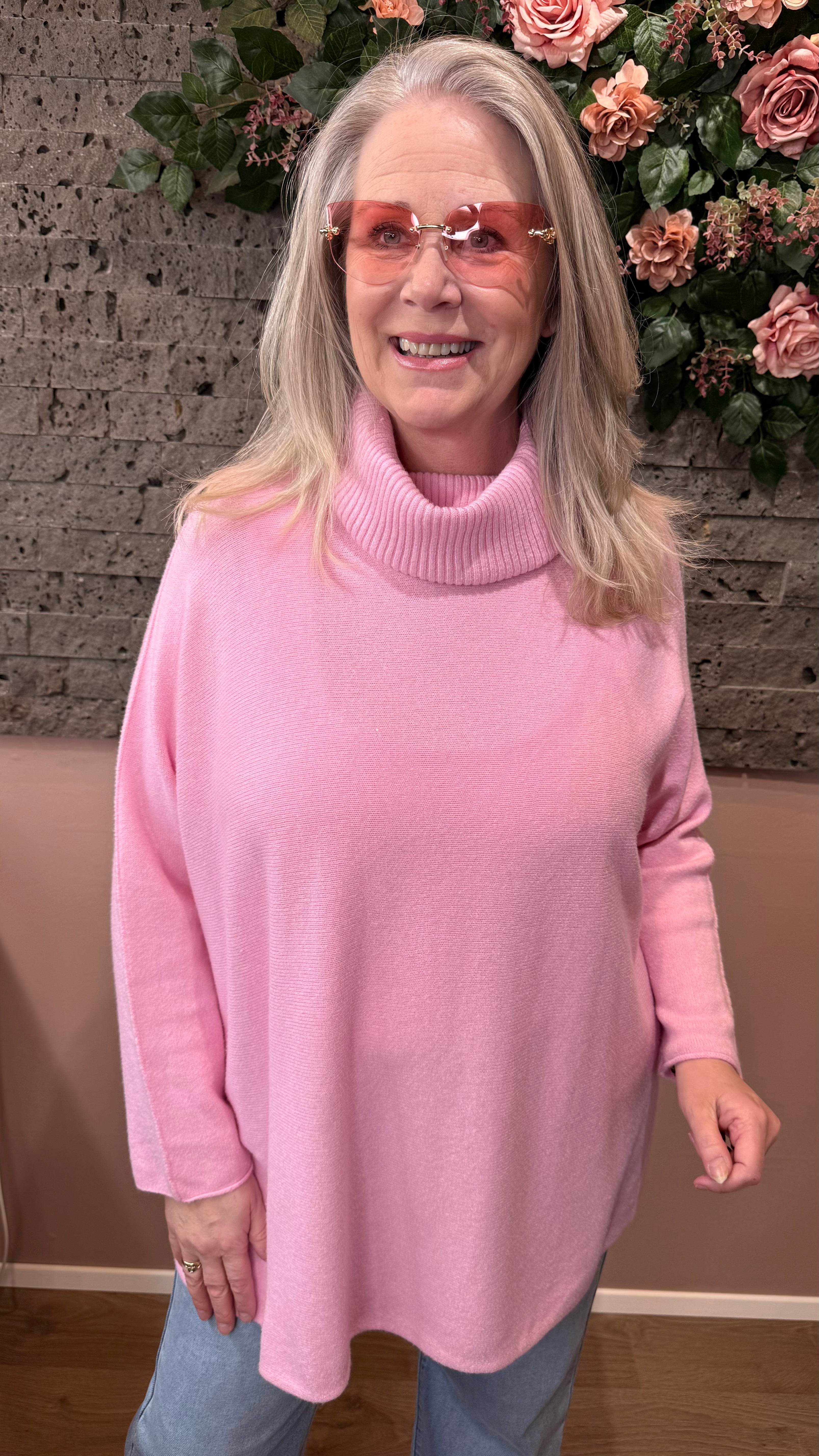 Peysa með víðum rúllukraga