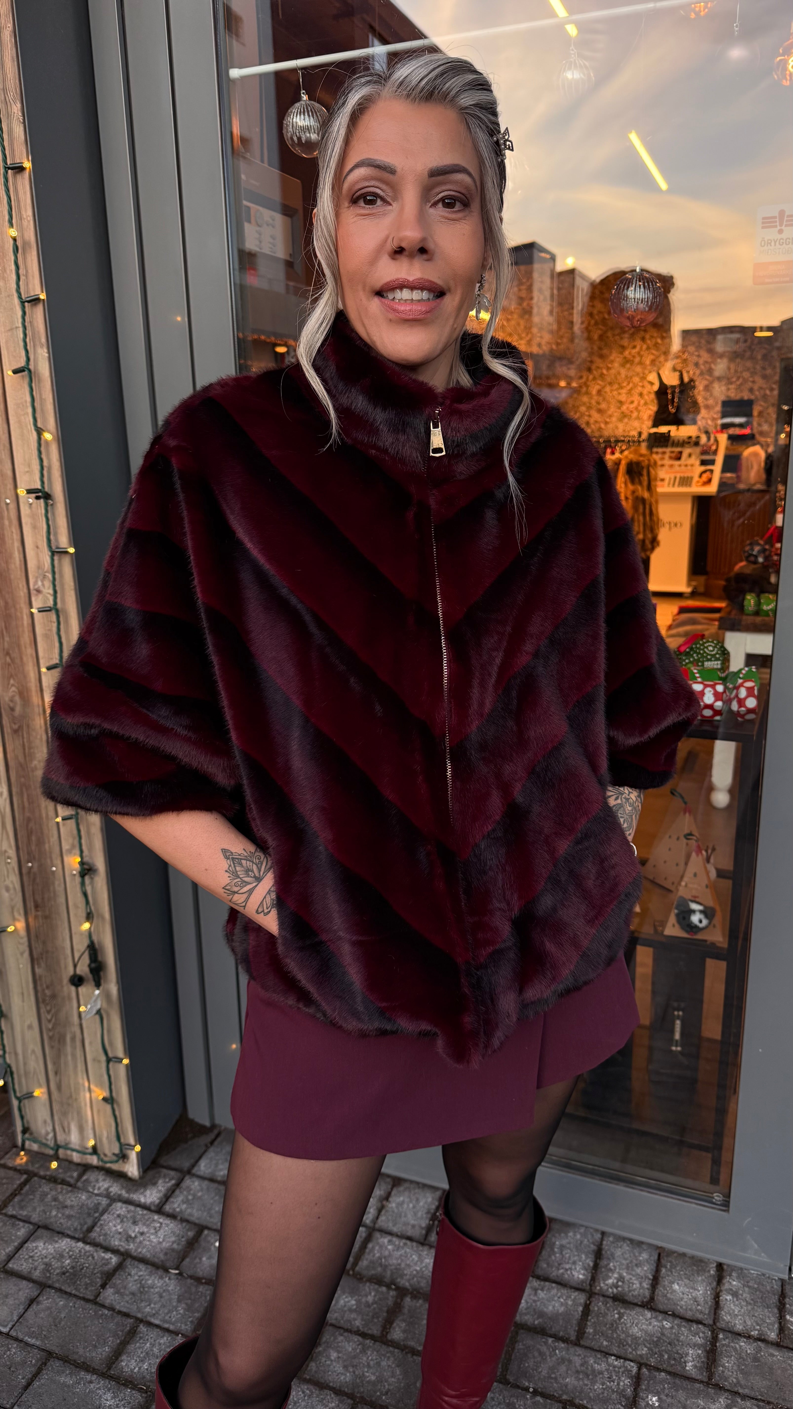 Rauður stuttur vegan pels stuttur