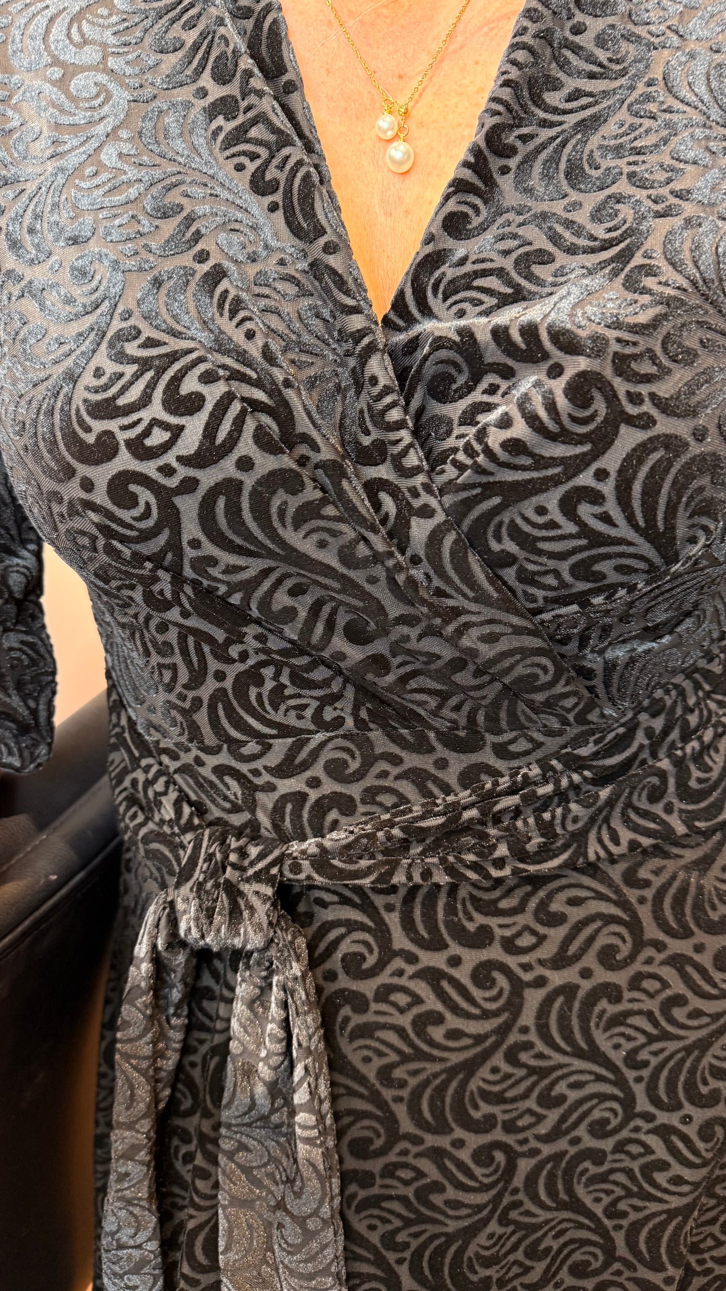 No Name Design - Svartur aðsniðinn stuttur kjóll