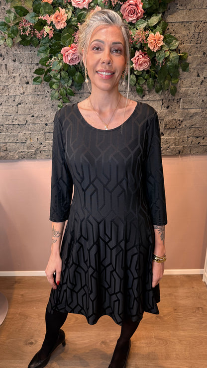 No Name Design - Svartur stuttur kjóll A-snið