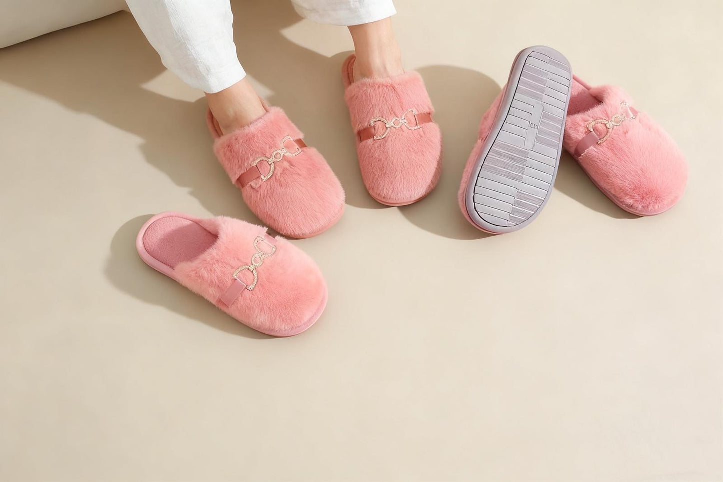 Inniskór með skrauti.