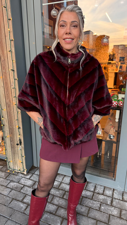 Rauður stuttur vegan pels stuttur