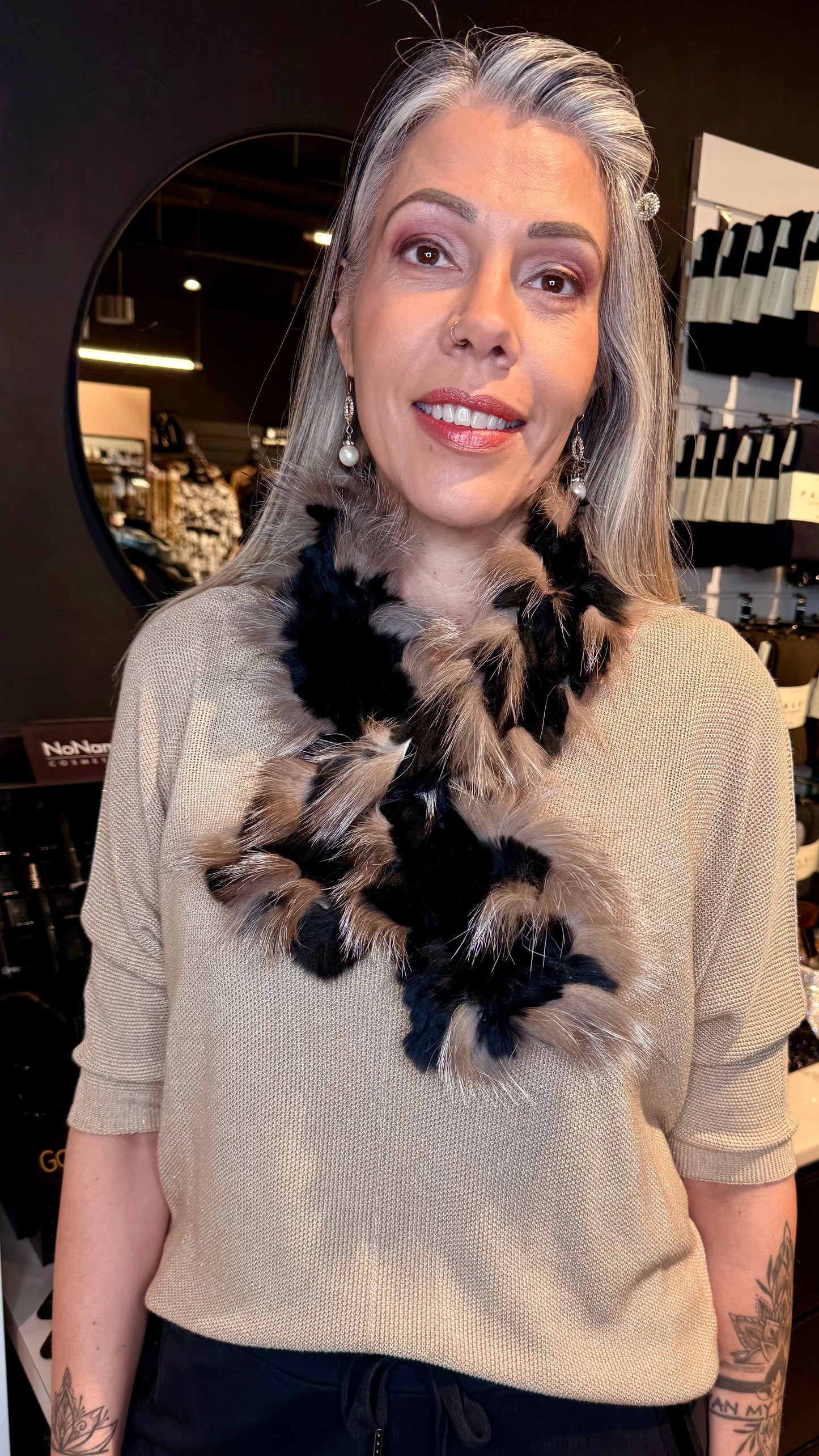 Glæsilegur loðkragi úr kanínu skinni