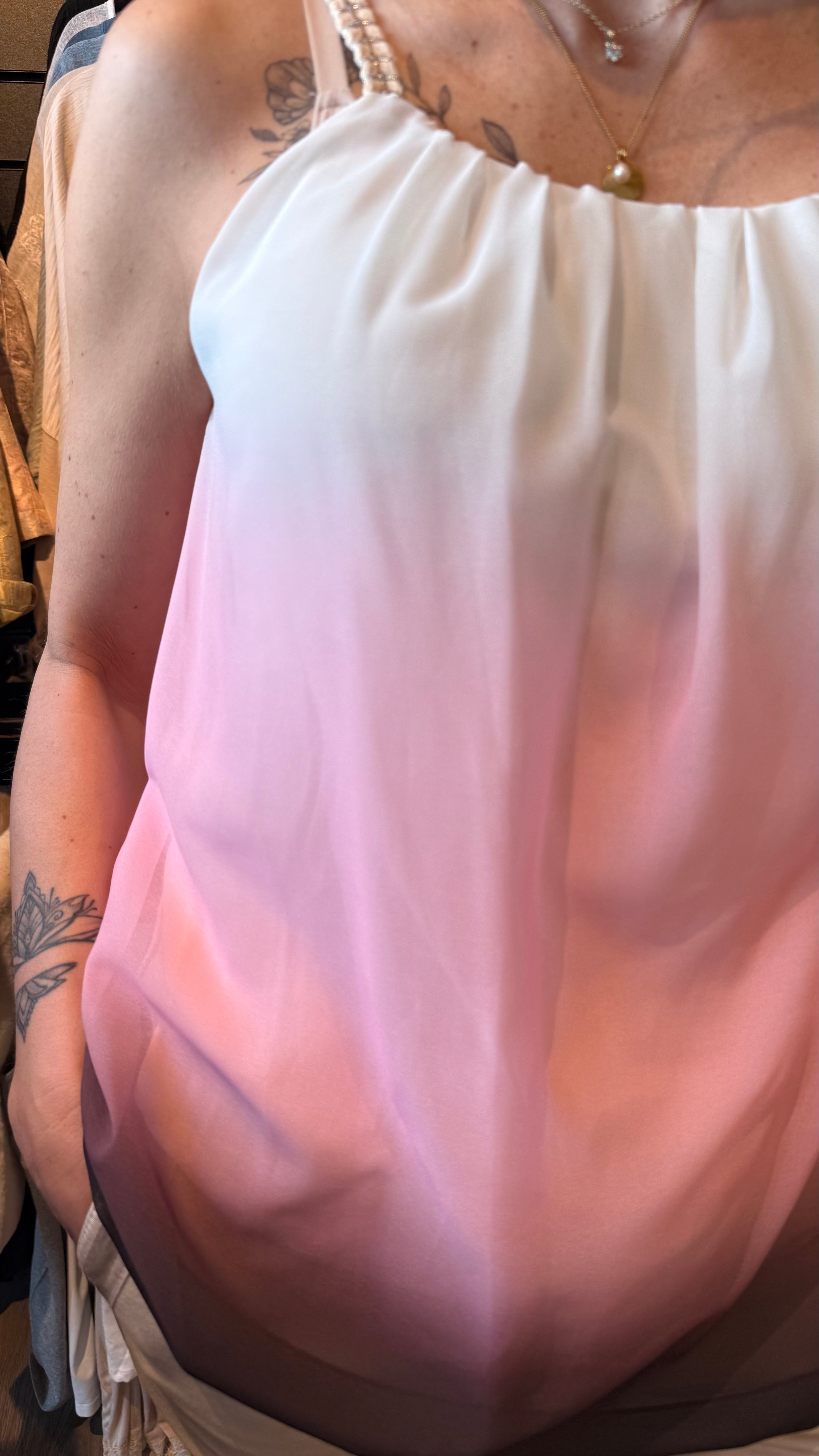 Fallegur bolur með fléttuðum hlýrum