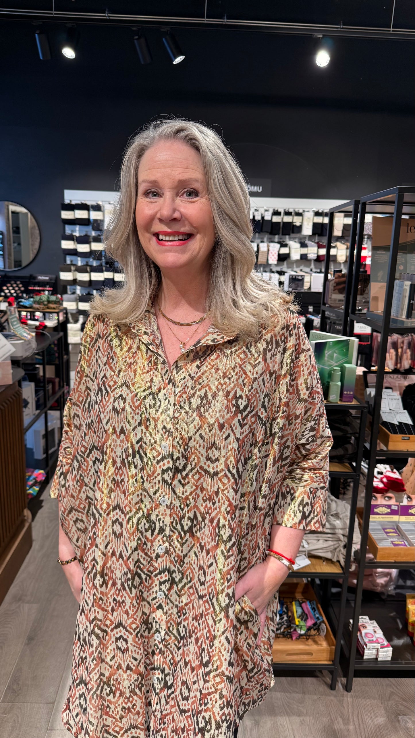 Falleg glansandi sonja skyrta