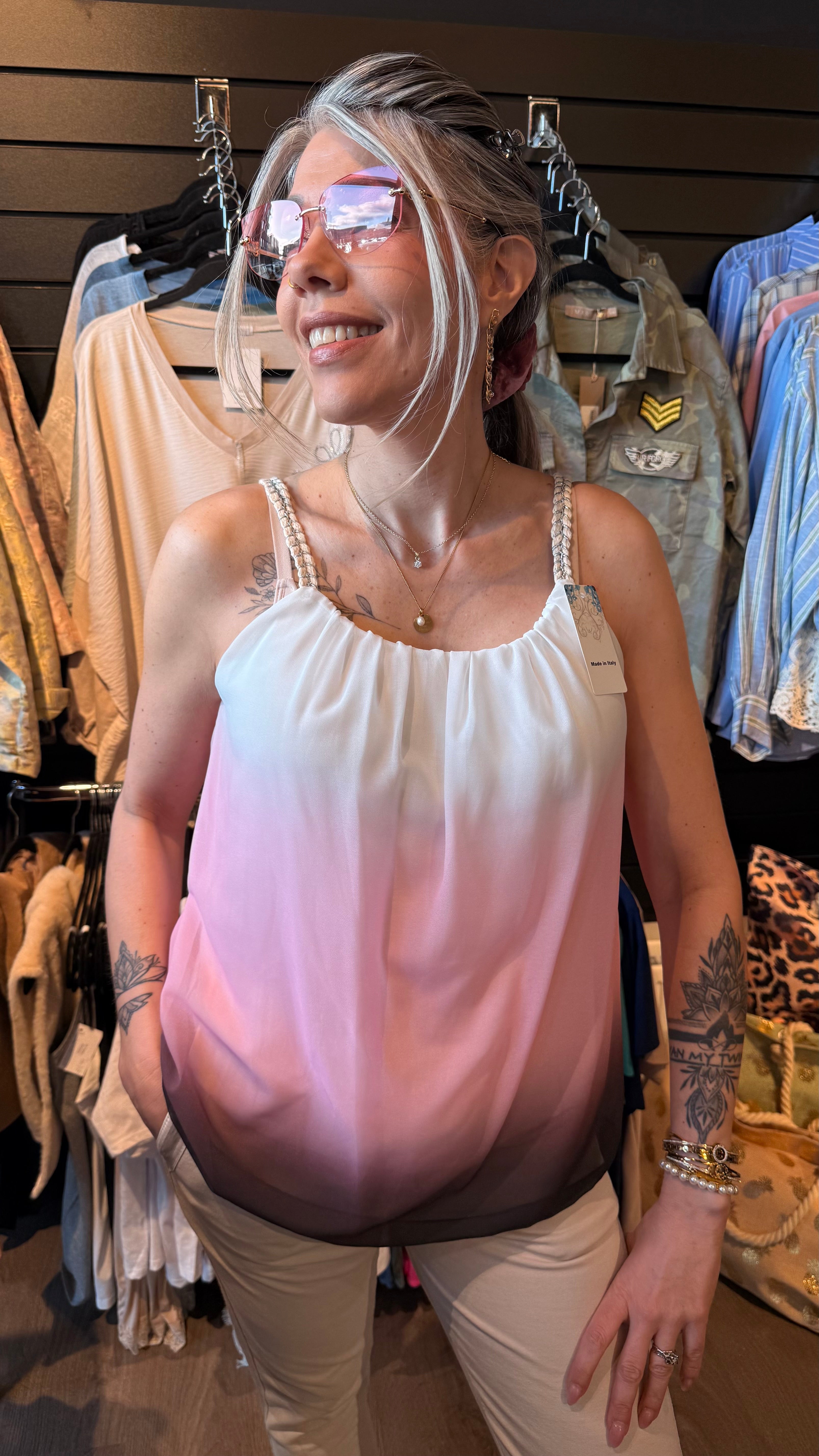 Fallegur bolur með fléttuðum hlýrum