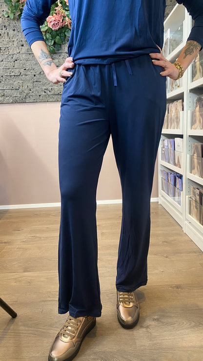 Alma wide - Buxur beinar niður