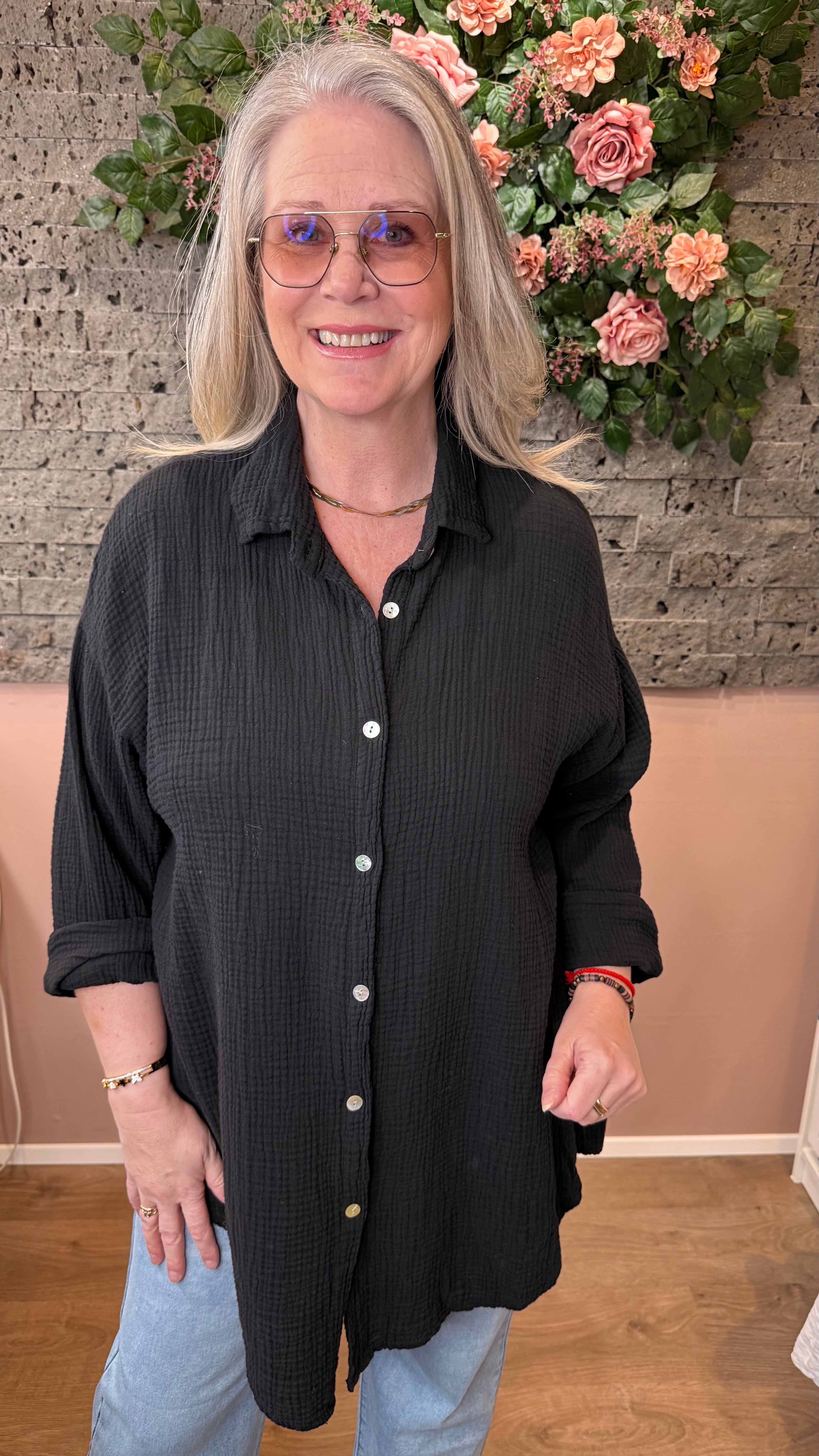 Bómullarskyrta hneppt.