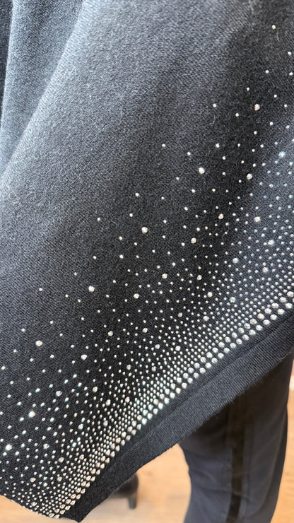 Fínleg slá með steinum