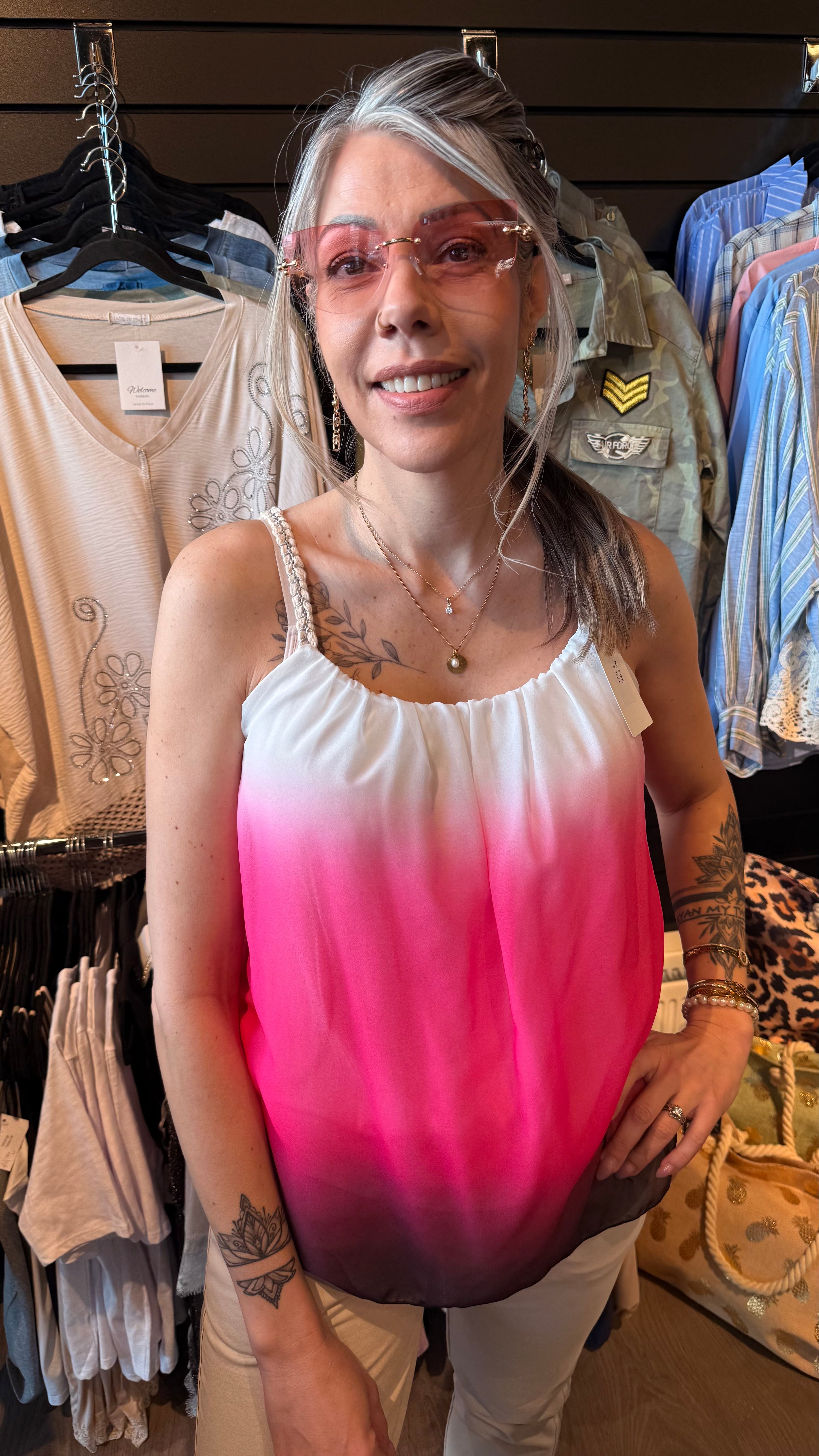 Fallegur bolur með fléttuðum hlýrum