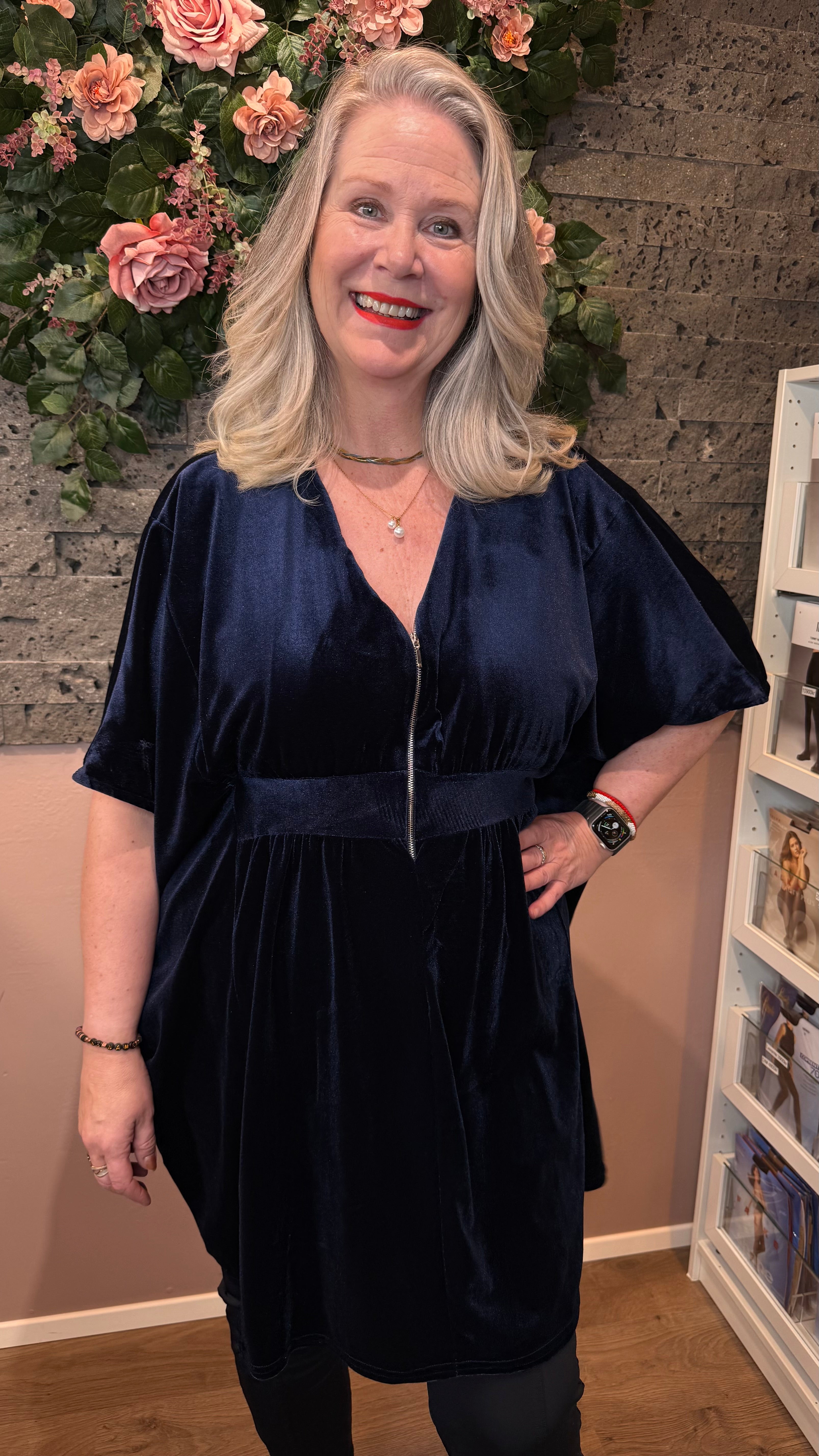 Mömmukjóllinn - blár stuttur flauelis