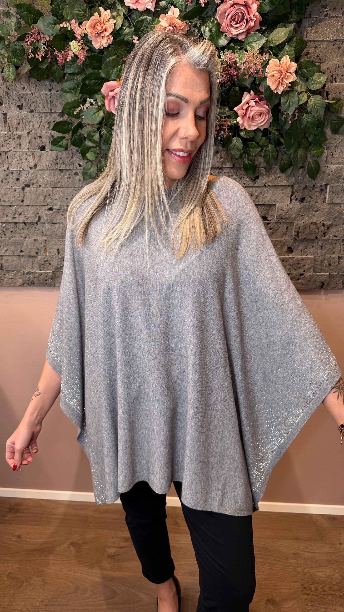 Fínleg slá með steinum