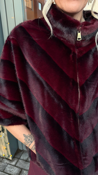 Rauður stuttur vegan pels stuttur