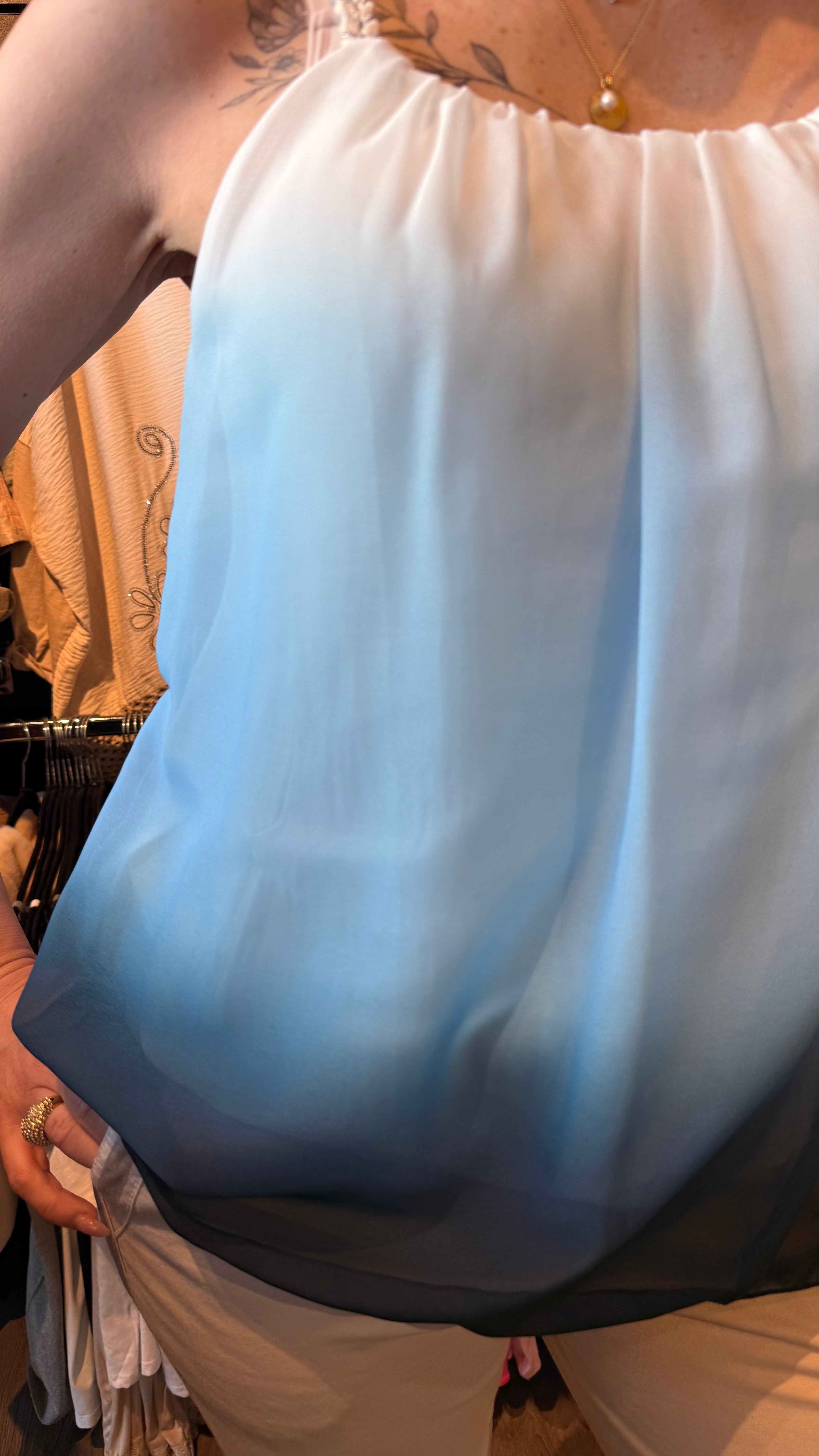 Fallegur bolur með fléttuðum hlýrum