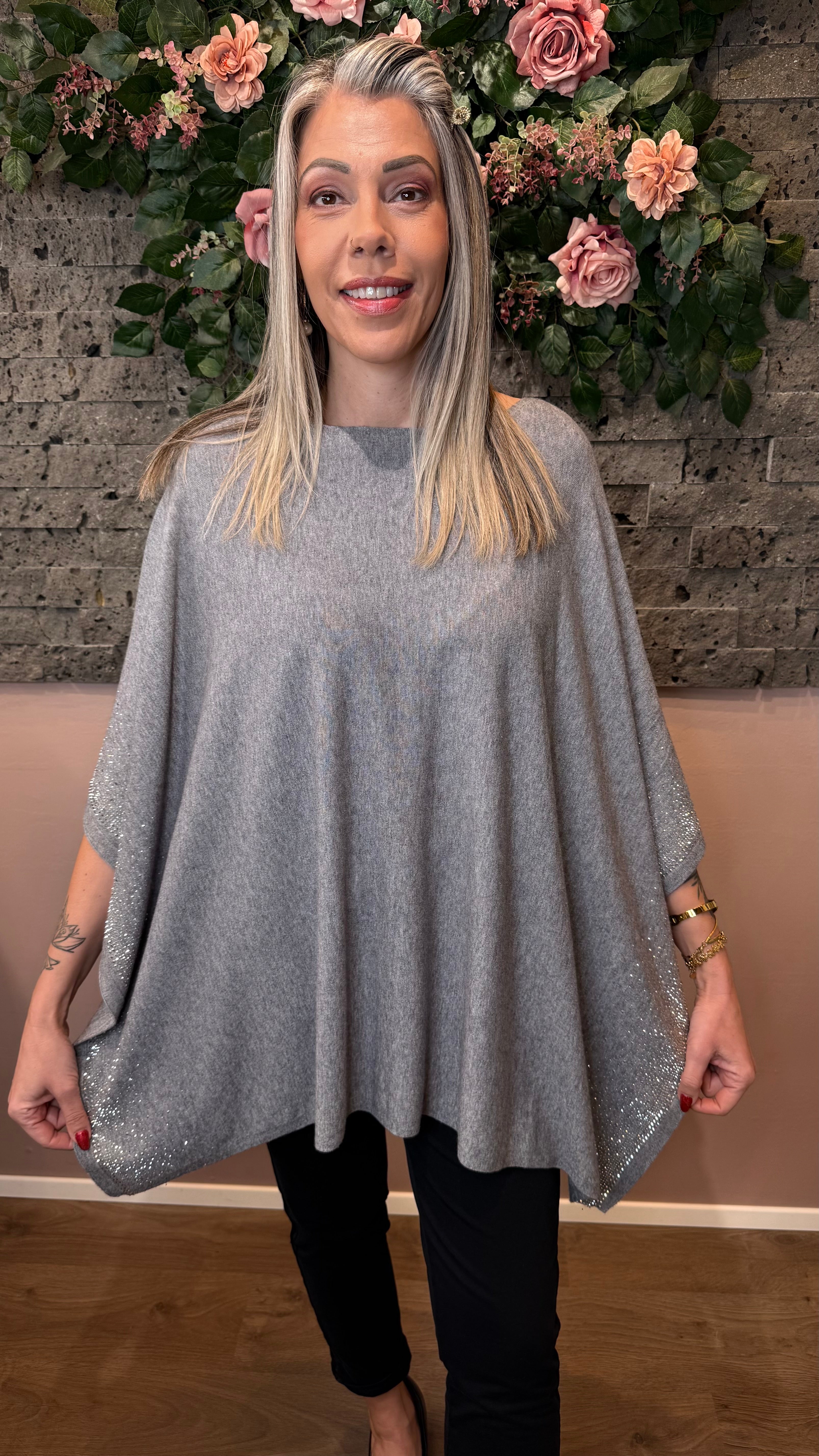 Fínleg slá með steinum