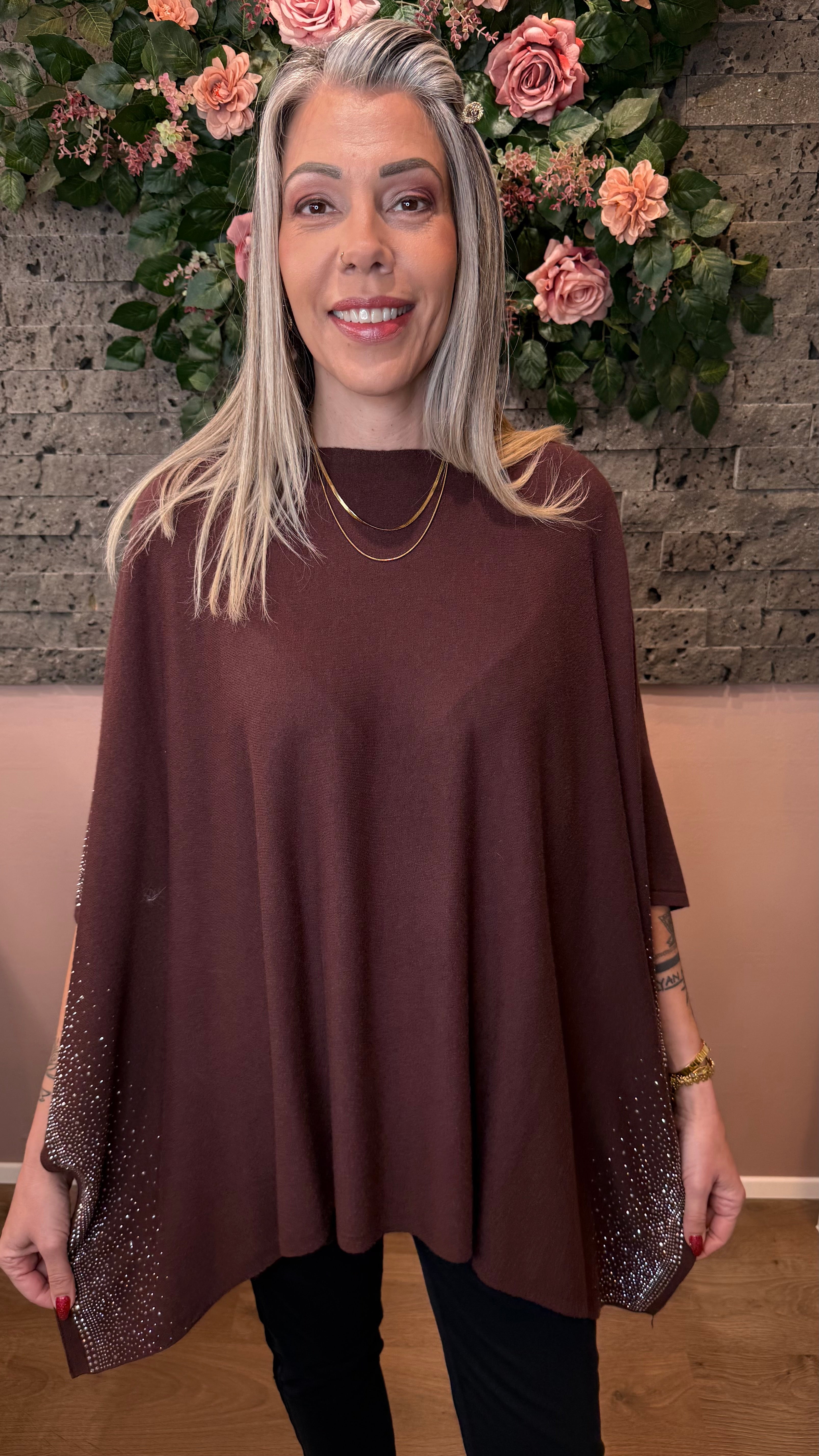 Fínleg slá með steinum