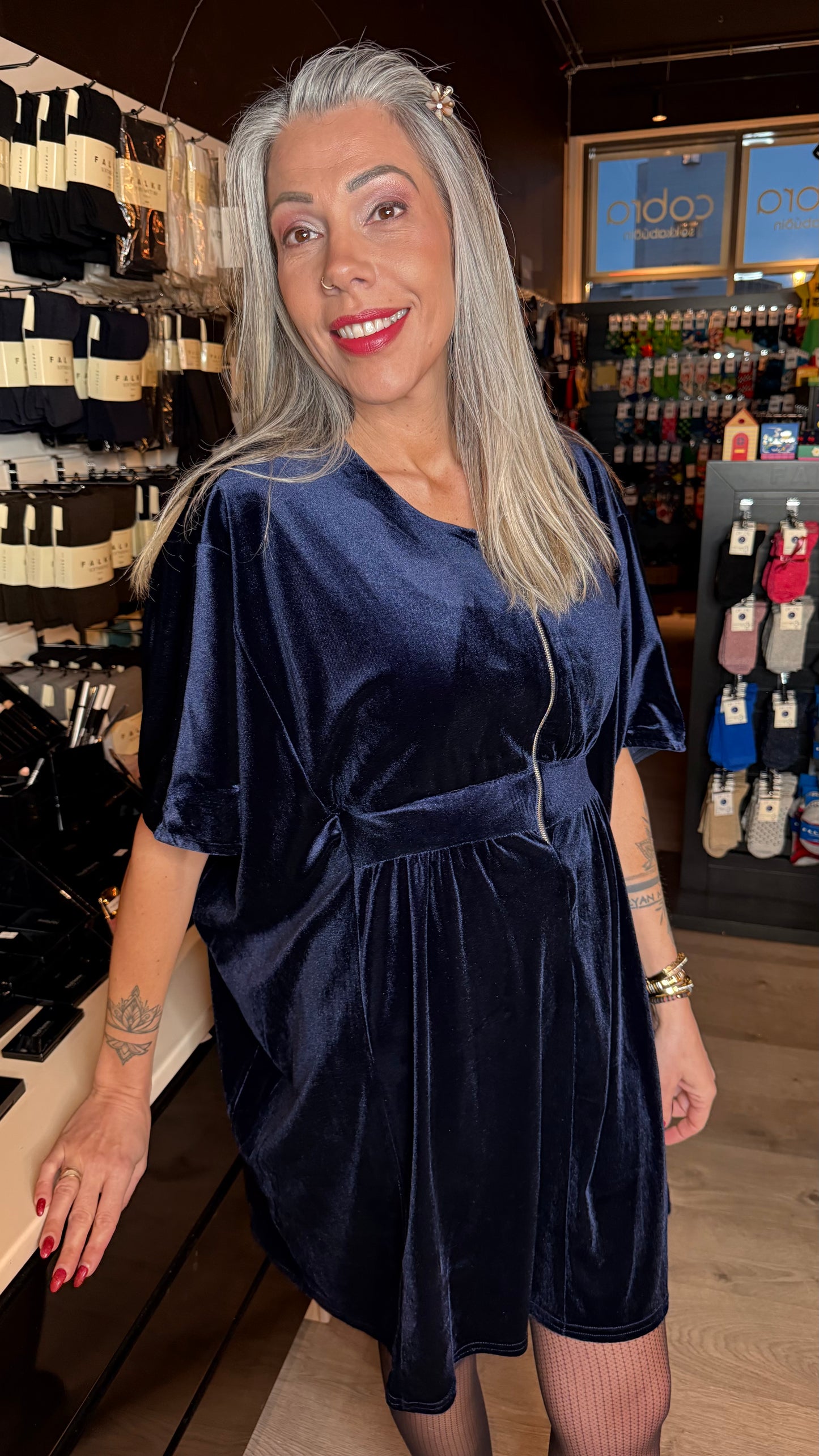 Mömmukjóllinn - blár stuttur flauelis