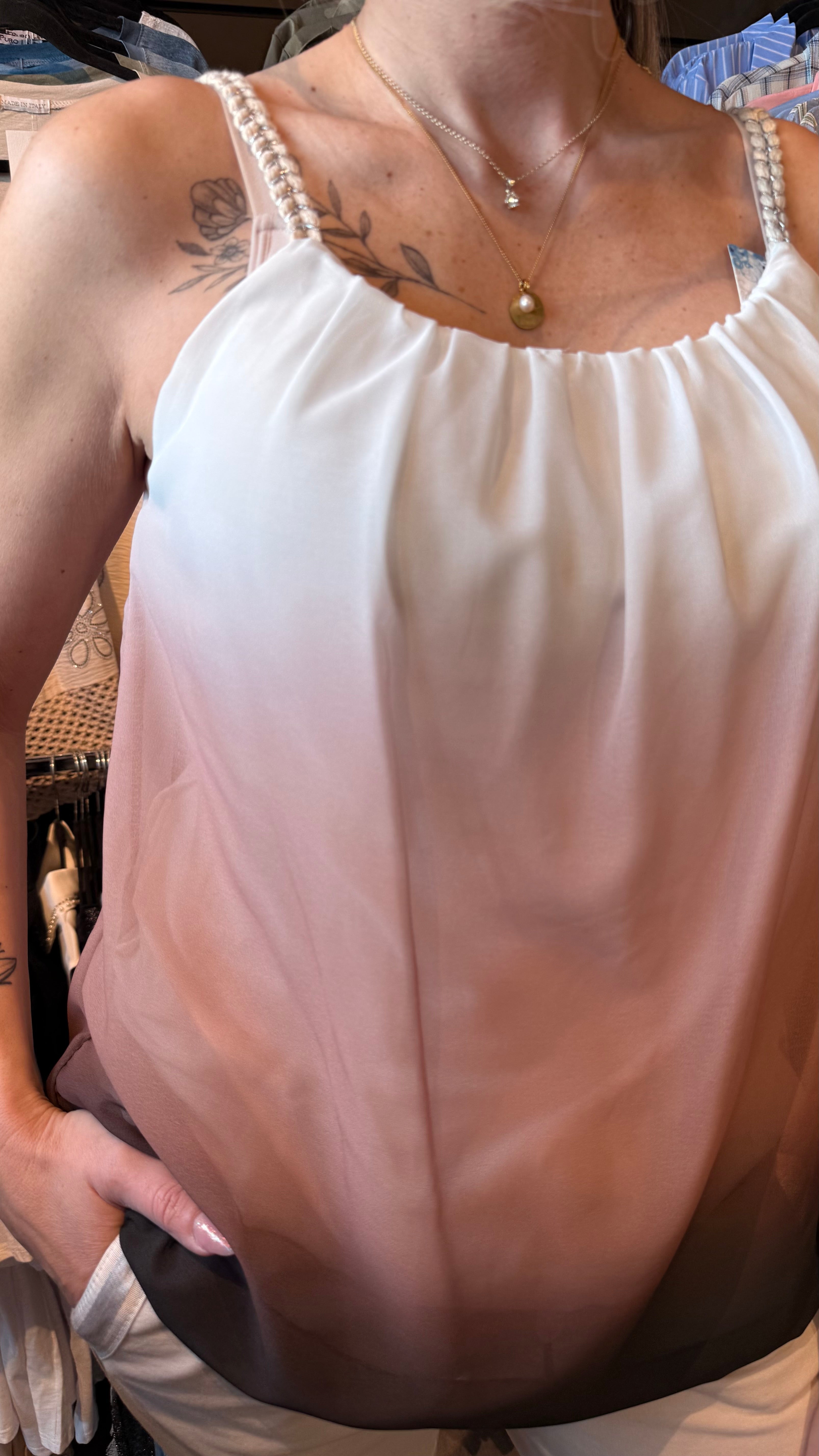 Fallegur bolur með fléttuðum hlýrum