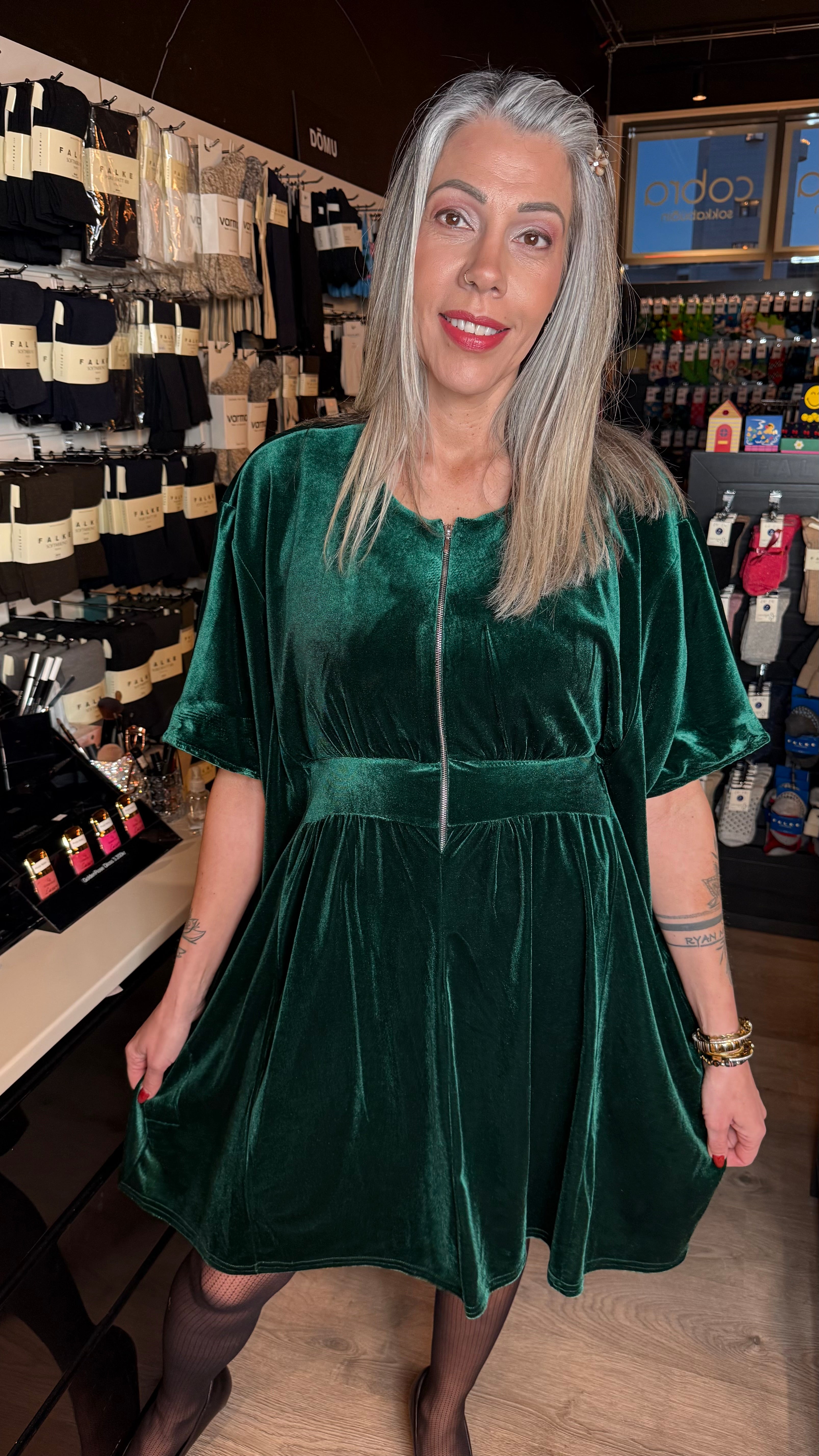 Mömmukjóllinn - grænn stuttur flauelis