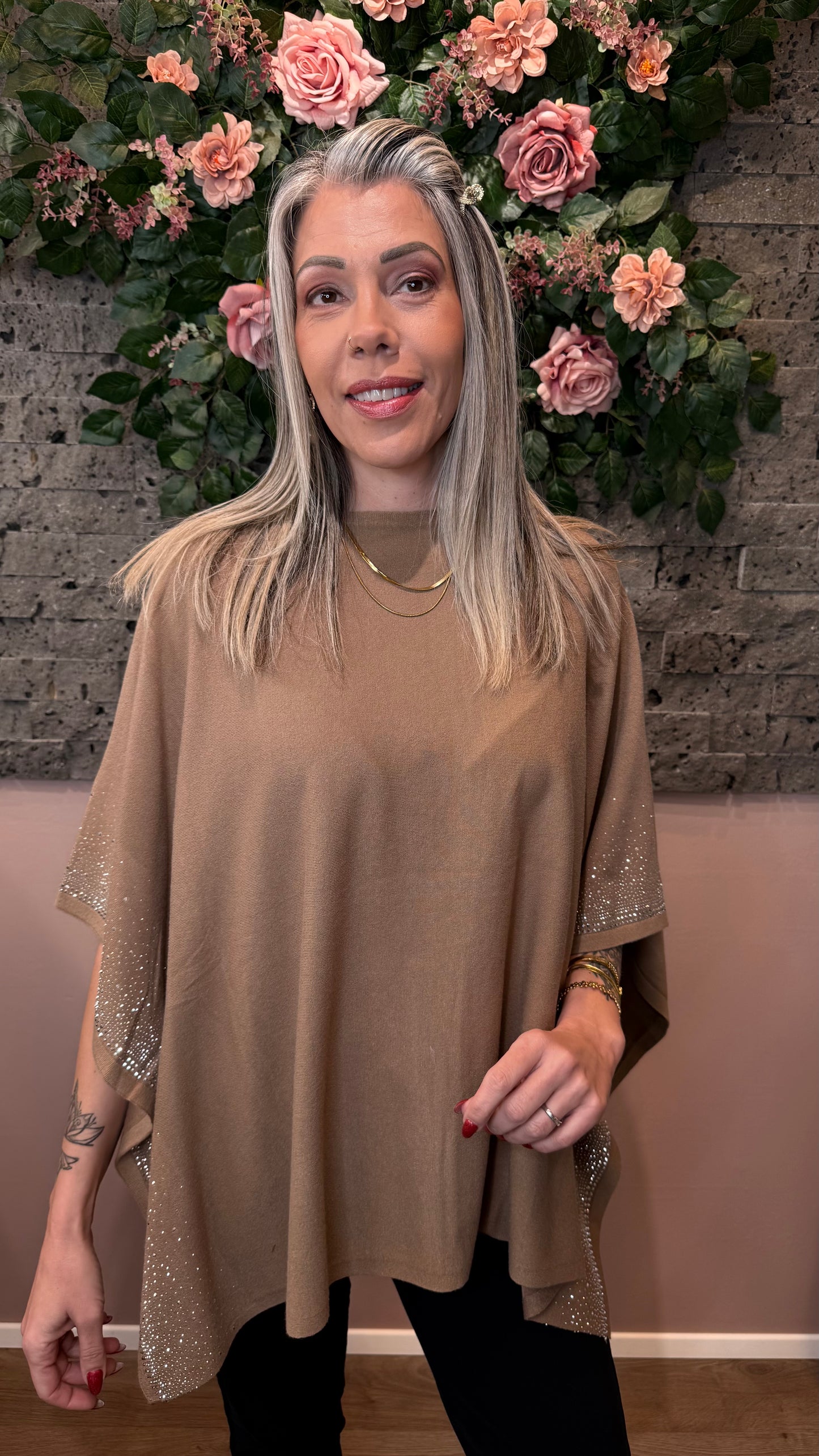 Fínleg slá með steinum