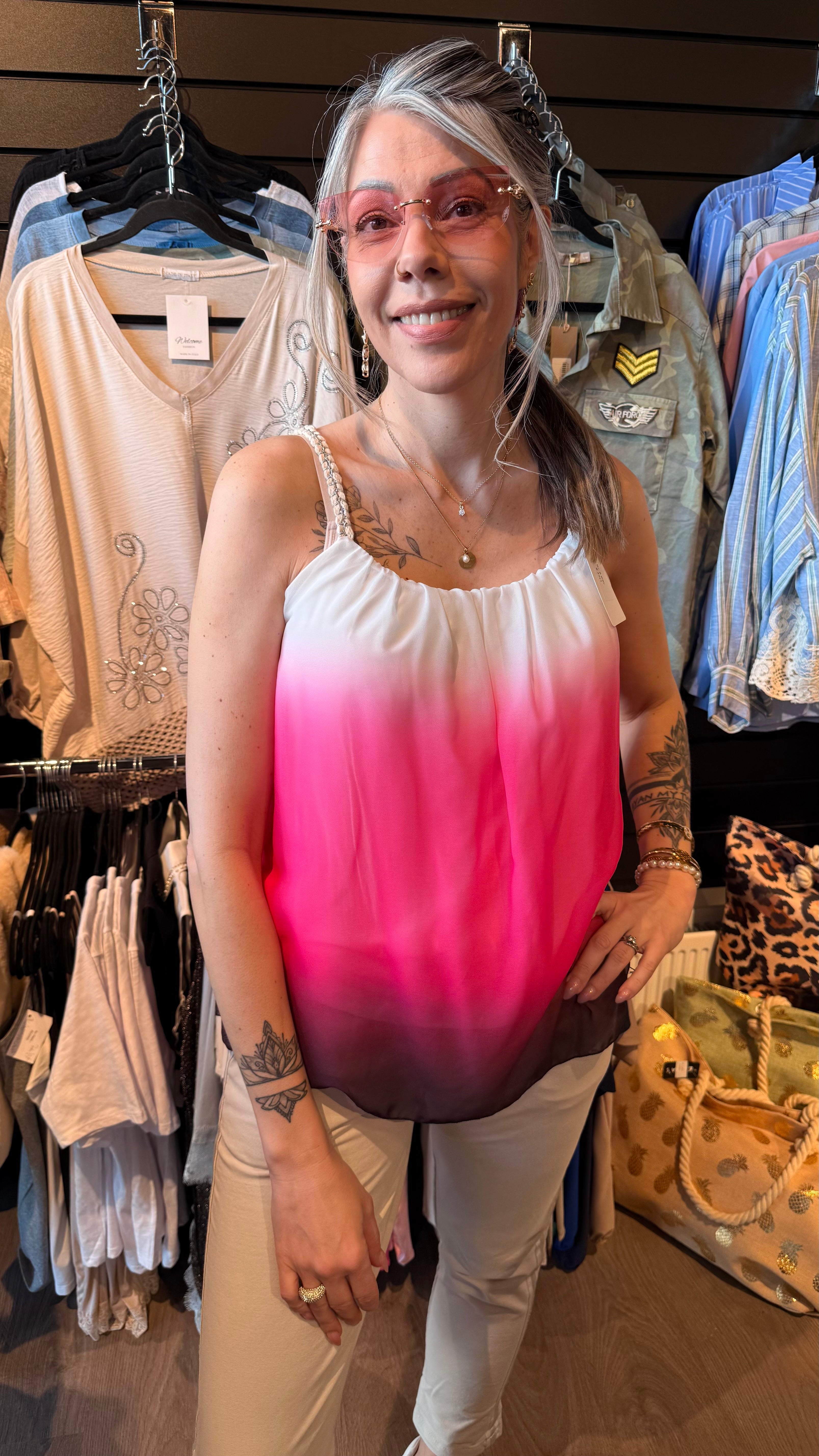 Fallegur bolur með fléttuðum hlýrum