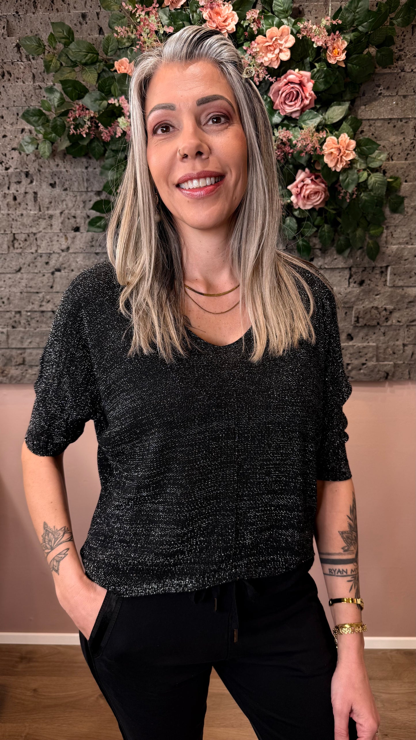 Létt og falleg peysa með glimmeri