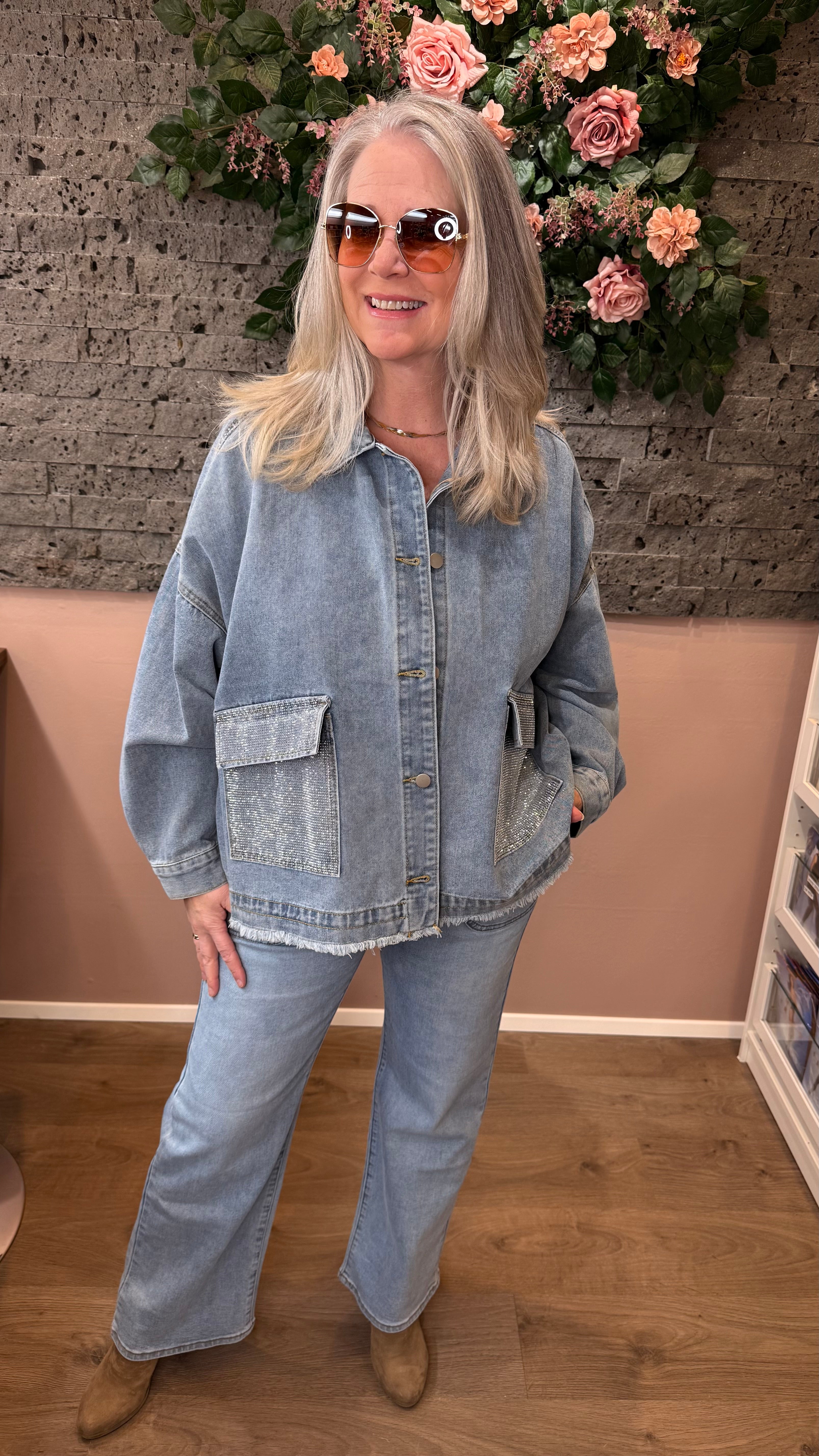 Gallajakki með glimmer steinum á vösum