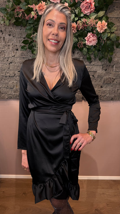 Satín kjóll (wrap dress)