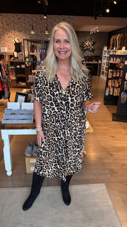 NoName Design - Kjóll í Hlébarðamunstir