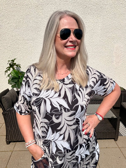 NoName Design - Kjóll í svörtu og hvítu með vasa