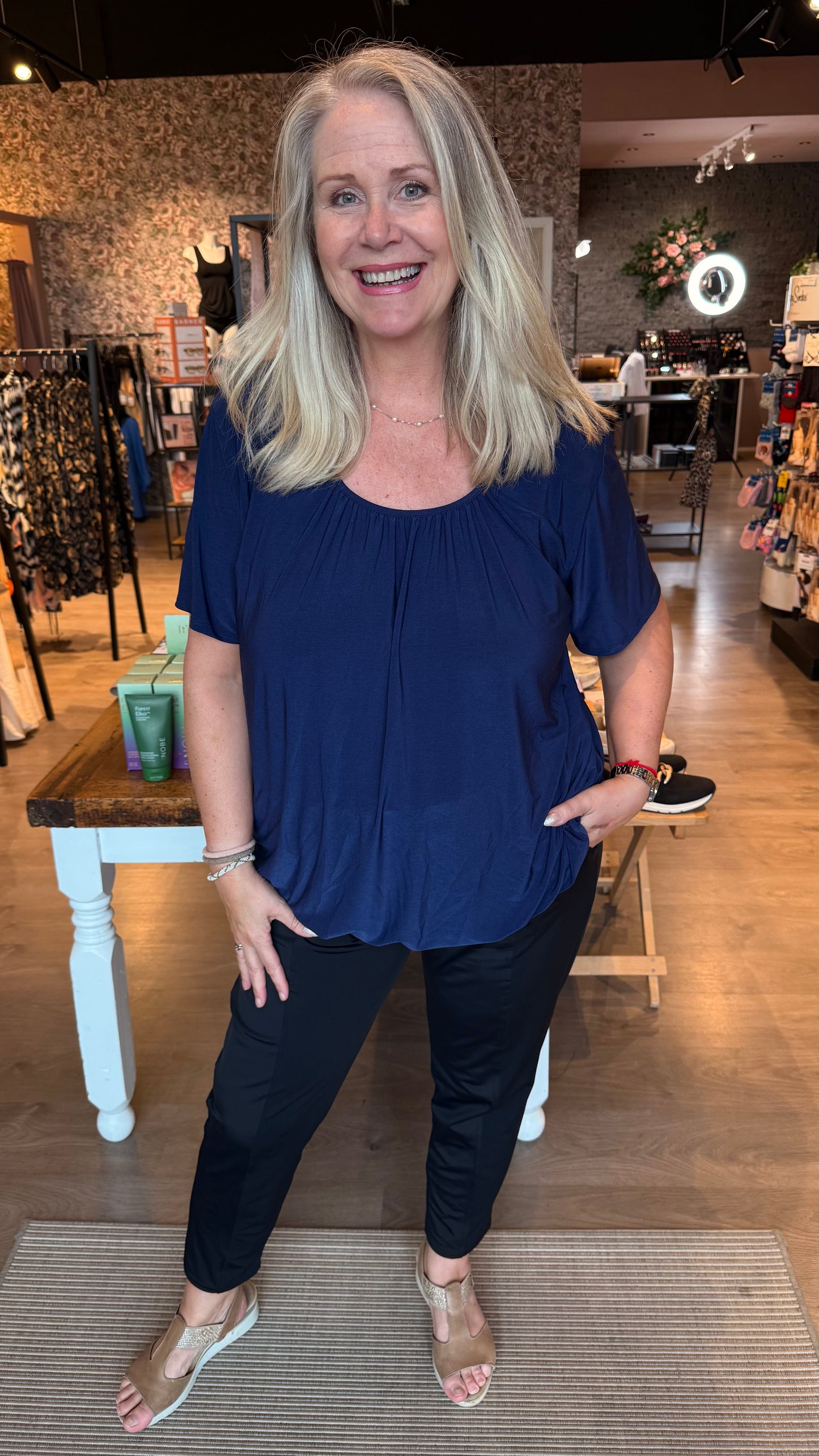 Bolur með teygju að neðan