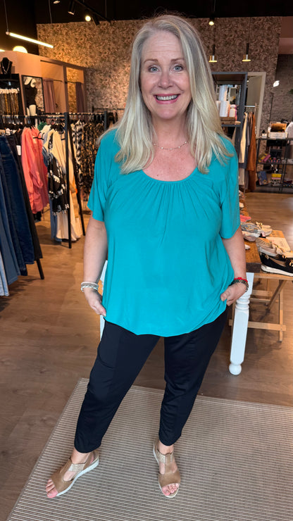 Bolur með teygju að neðan