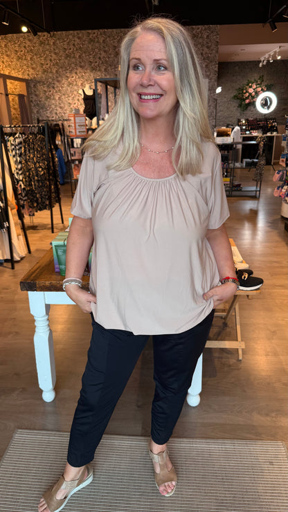 Bolur með teygju að neðan