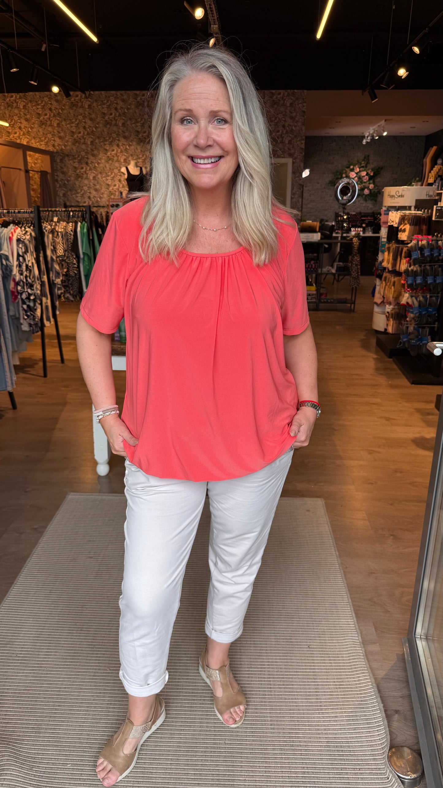 Bolur með teygju að neðan